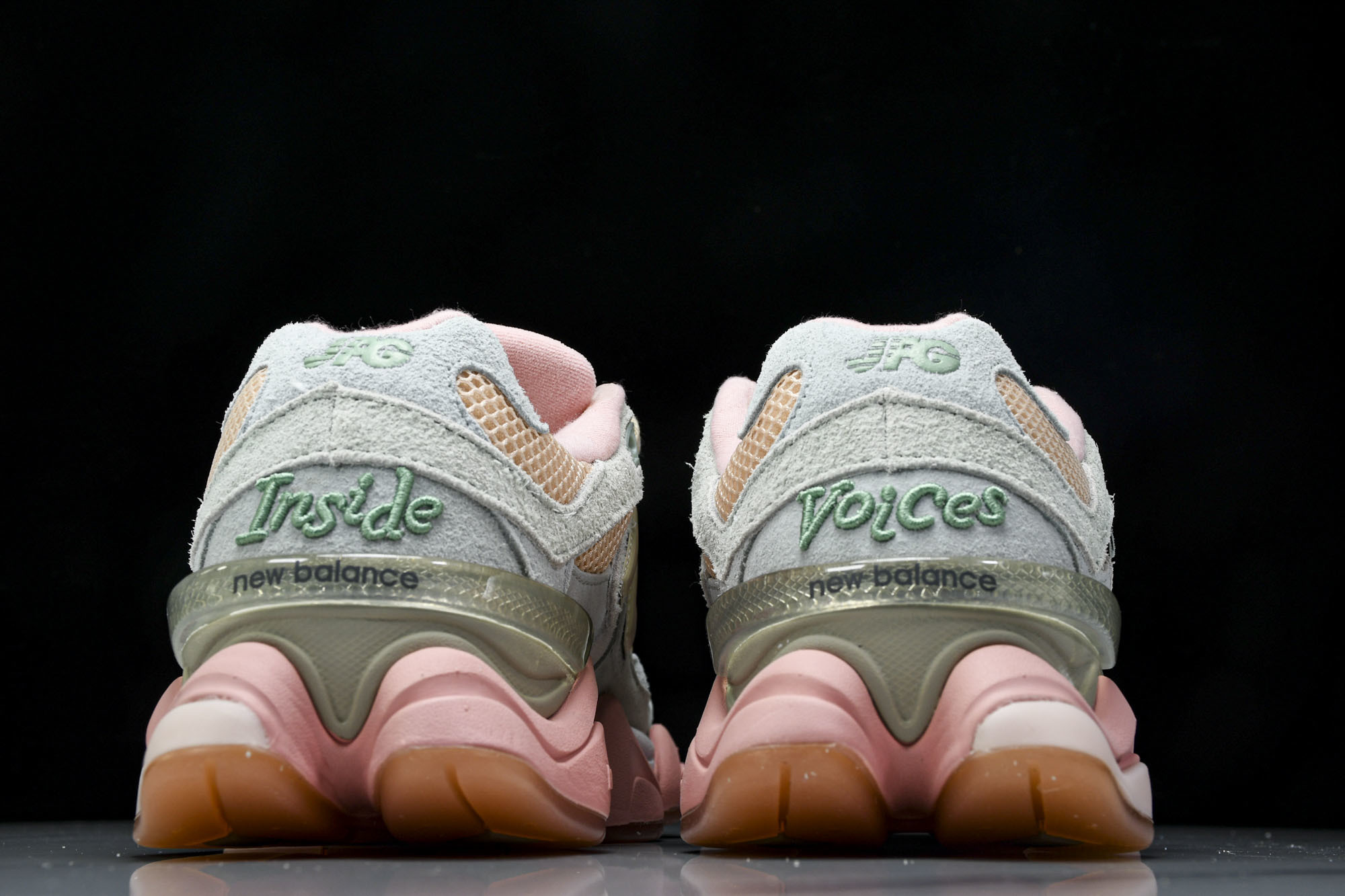 Joe Freshgoods x New Balance NB9060 复古休闲运动慢跑鞋 灰粉色 U9