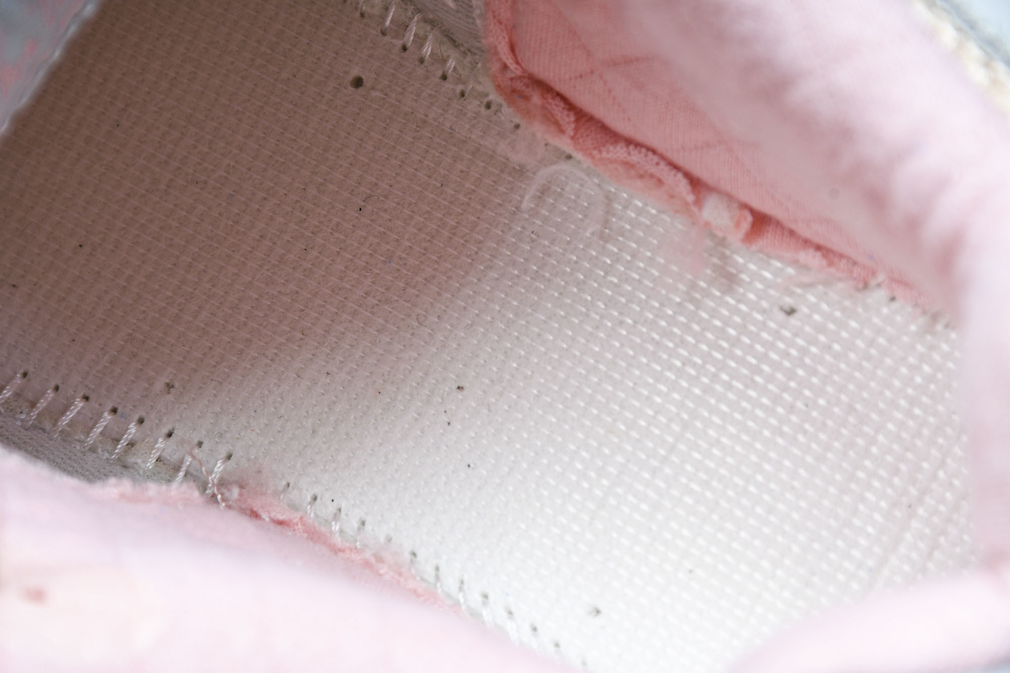 Joe Freshgoods x New Balance NB9060 复古休闲运动慢跑鞋 灰粉色 U9