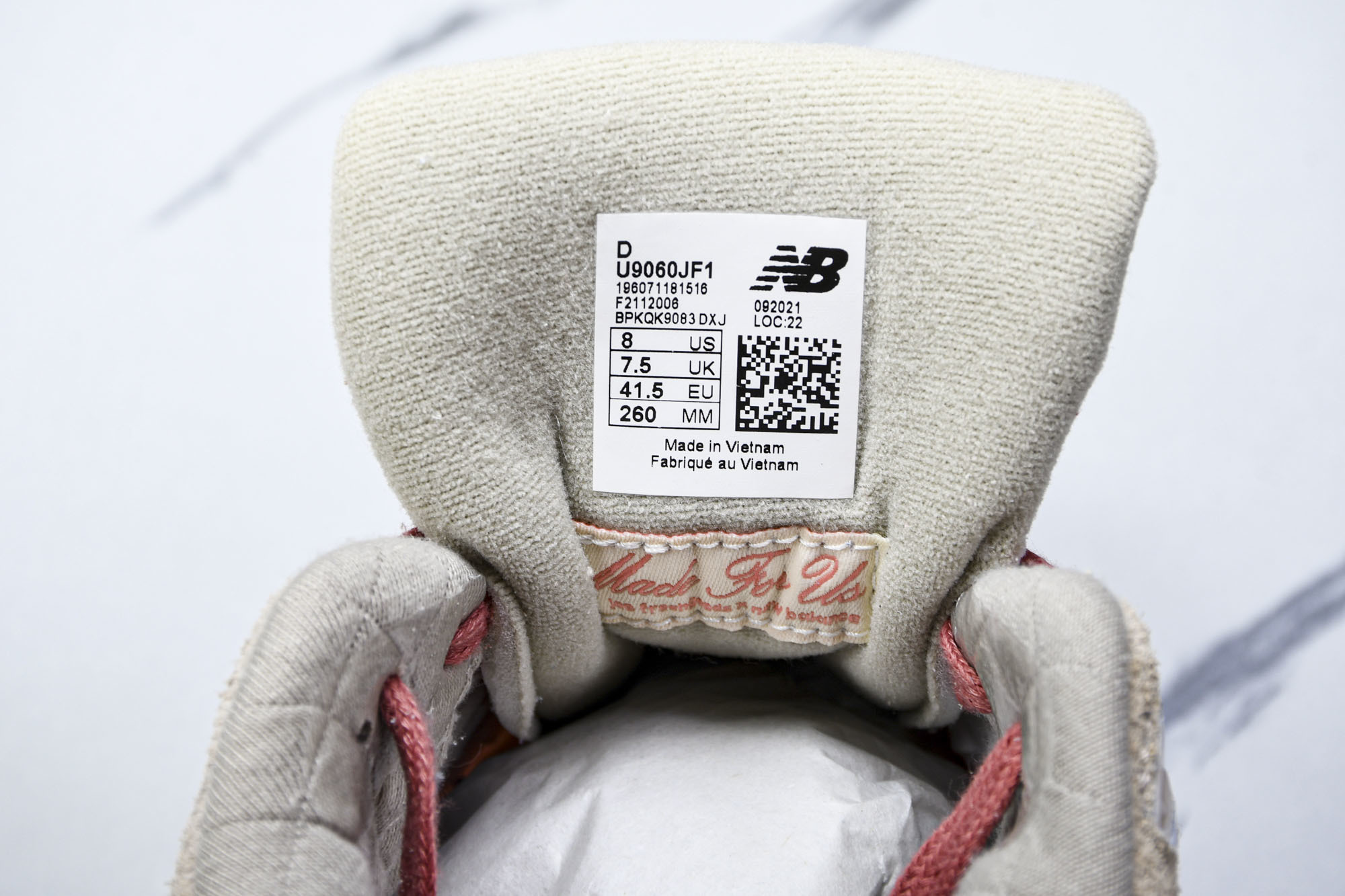 Joe Freshgoods x New Balance NB9060 复古休闲运动慢跑鞋 米粉色 U9