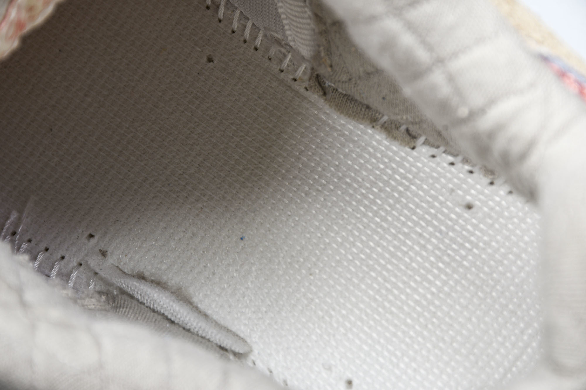 Joe Freshgoods x New Balance NB9060 复古休闲运动慢跑鞋 米粉色 U9