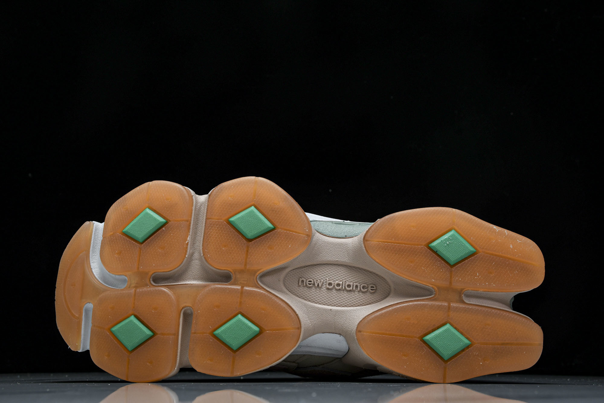 Joe Freshgoods x New Balance NB9060 复古休闲运动慢跑鞋 米粉色 U9