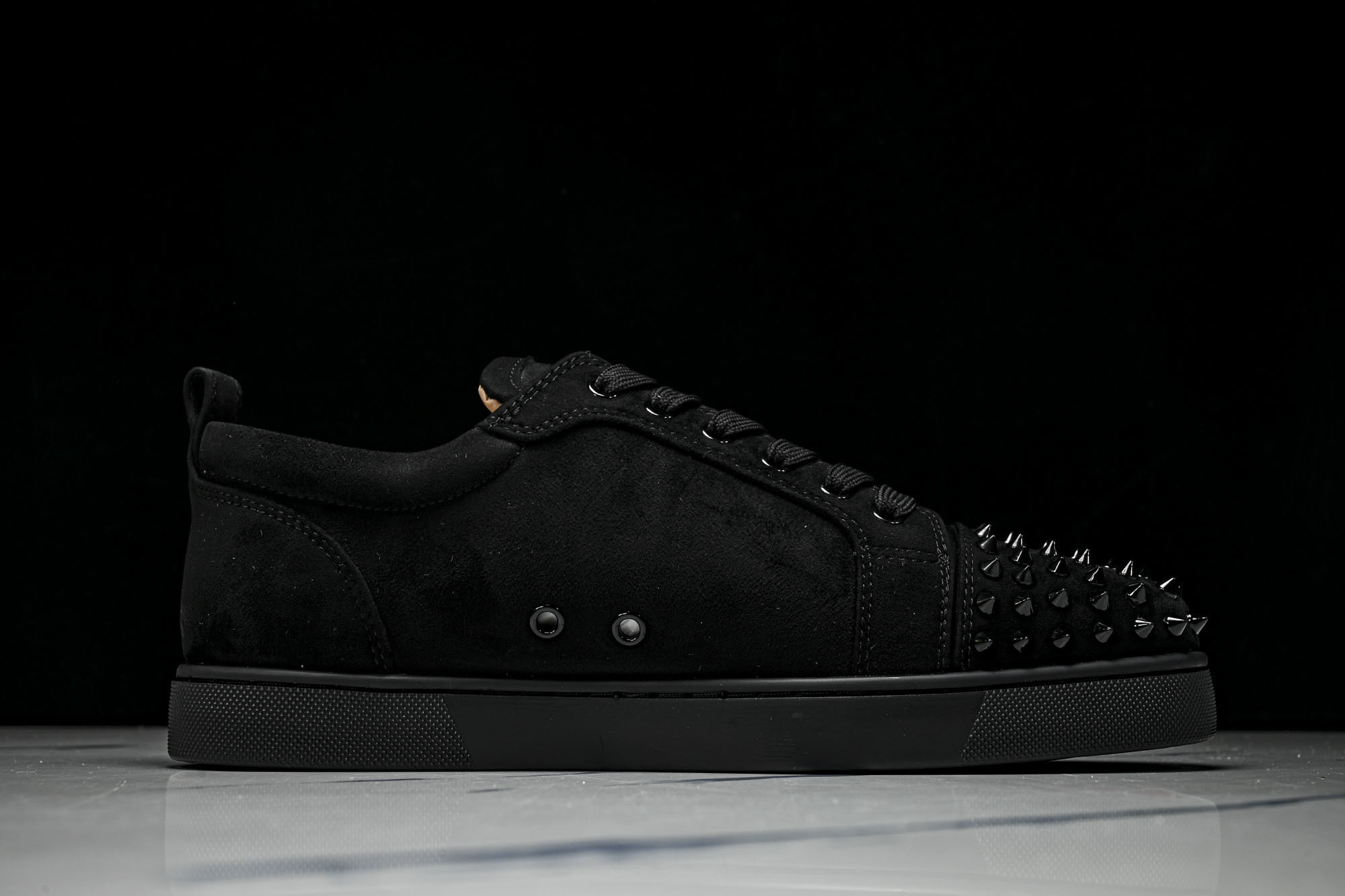 Christian Louboutin 2026新款CL男鞋低帮红底鞋水钻系带运动休闲板鞋莞产版 本法国