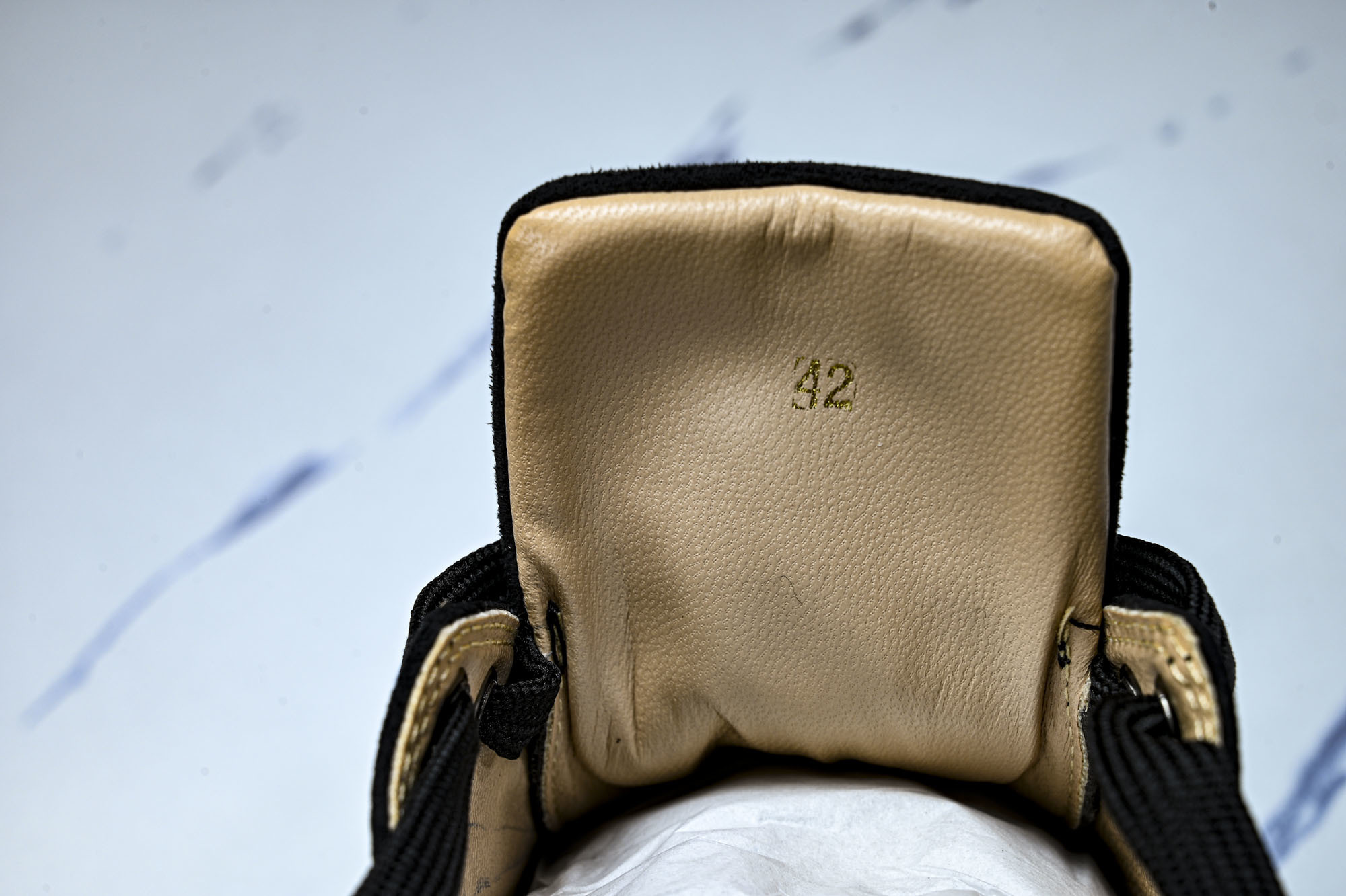 Christian Louboutin 2026新款CL男鞋低帮红底鞋水钻系带运动休闲板鞋莞产版 本法国