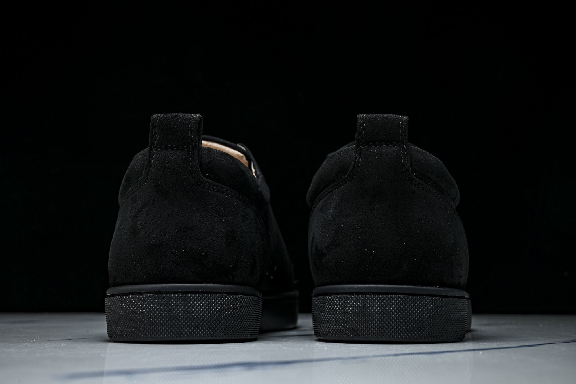 Christian Louboutin 2026新款CL男鞋低帮红底鞋水钻系带运动休闲板鞋莞产版 本法国