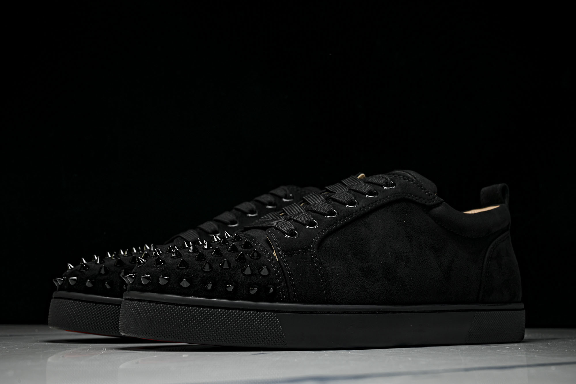 Christian Louboutin 2026新款CL男鞋低帮红底鞋水钻系带运动休闲板鞋莞产版 本法国