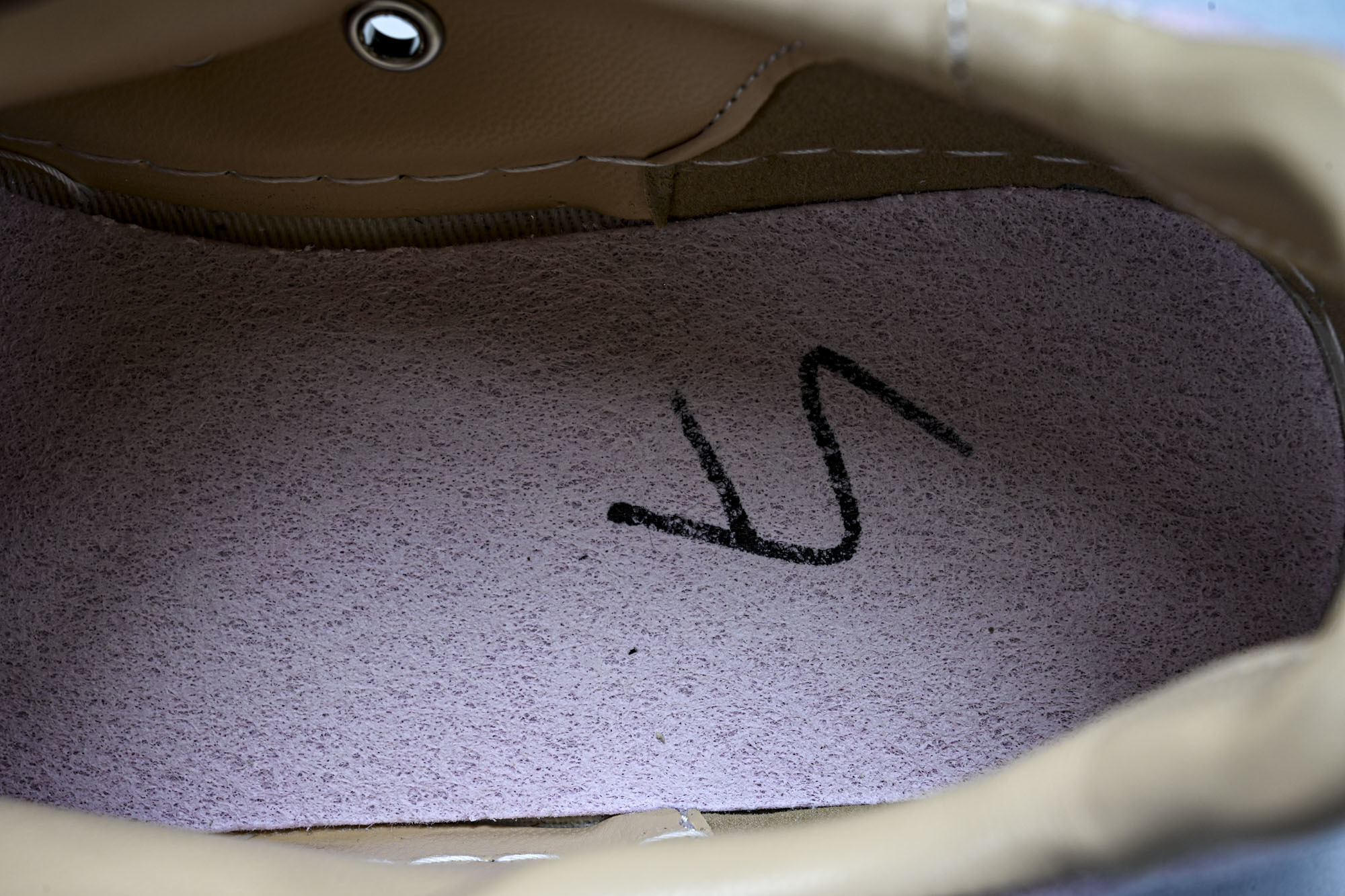 Christian Louboutin 2026新款CL男鞋低帮红底鞋水钻系带运动休闲板鞋莞产版 本法国