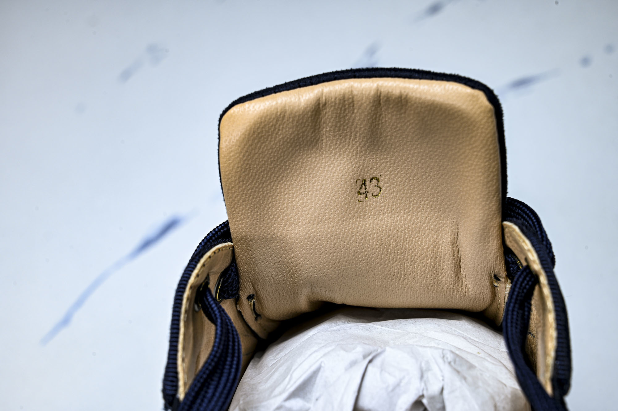 Christian Louboutin 2026新款CL男鞋低帮红底鞋水钻系带运动休闲板鞋莞产版 本法国