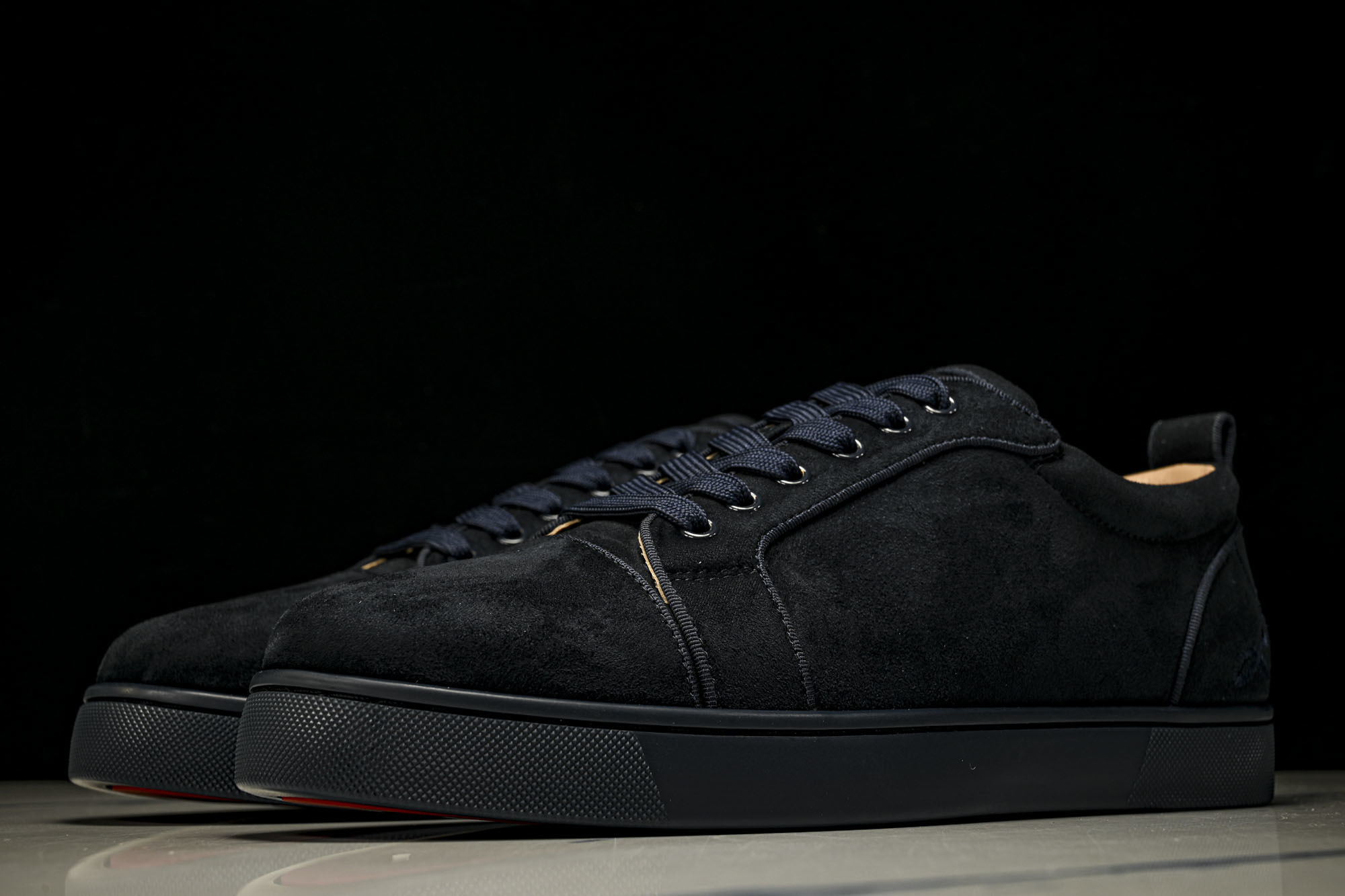 Christian Louboutin 2026新款CL男鞋低帮红底鞋水钻系带运动休闲板鞋莞产版 本法国