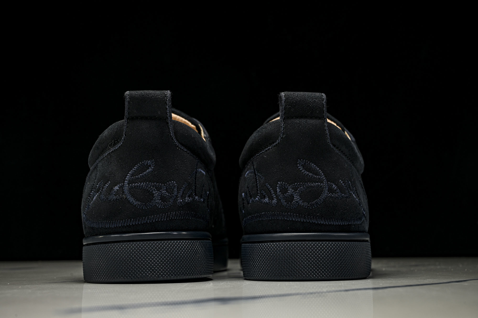 Christian Louboutin 2026新款CL男鞋低帮红底鞋水钻系带运动休闲板鞋莞产版 本法国