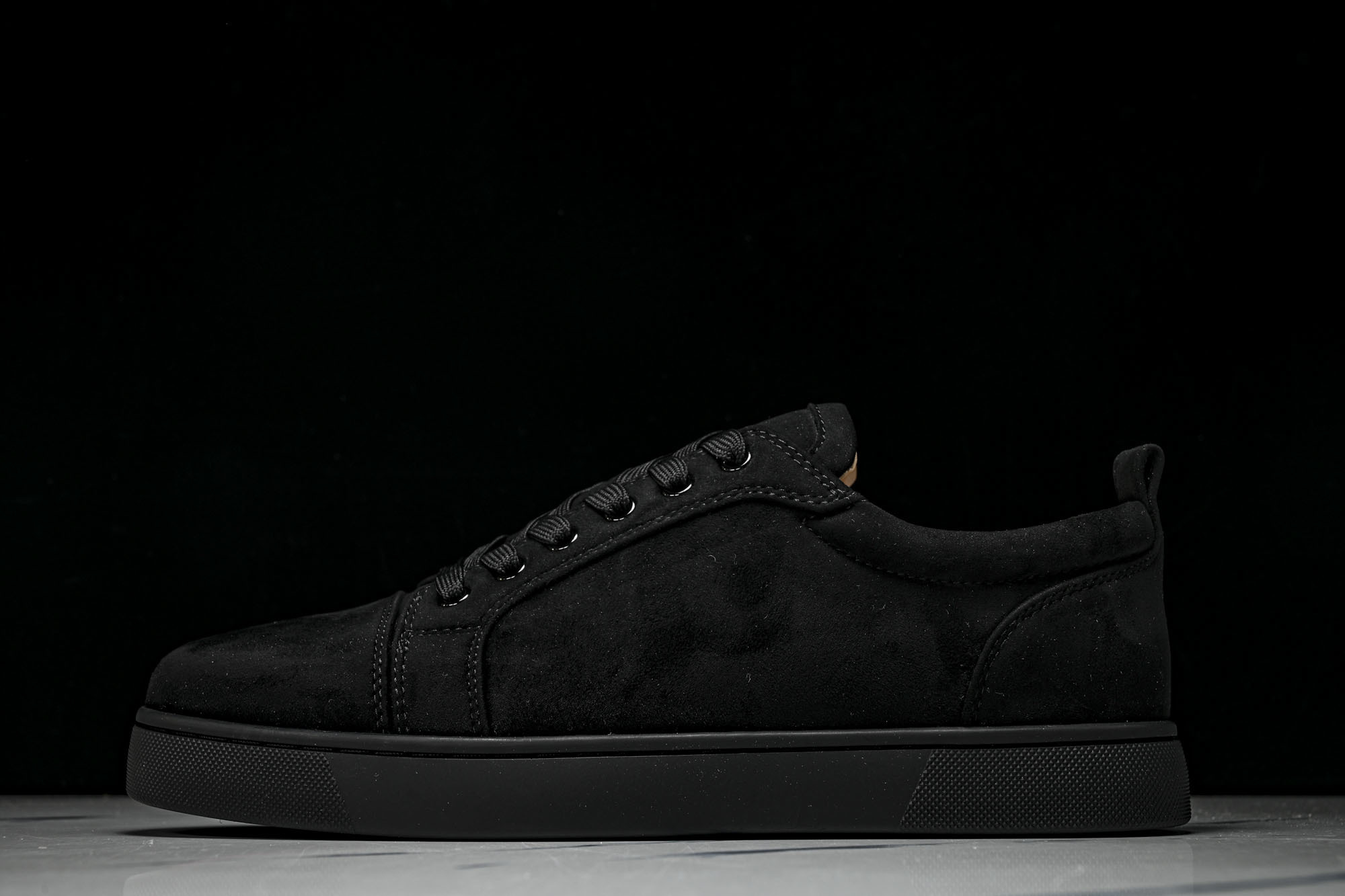 Christian Louboutin 2026新款CL男鞋低帮红底鞋水钻系带运动休闲板鞋莞产版 本法国