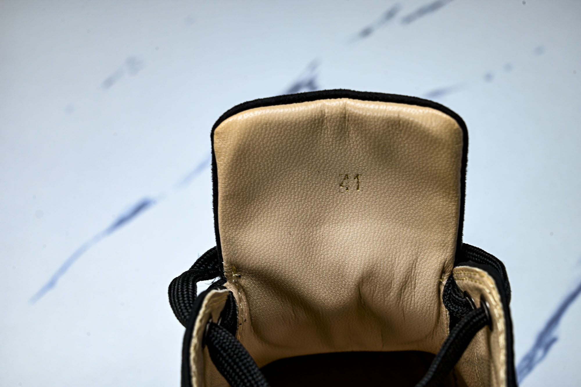 Christian Louboutin 2026新款CL男鞋低帮红底鞋水钻系带运动休闲板鞋莞产版 本法国