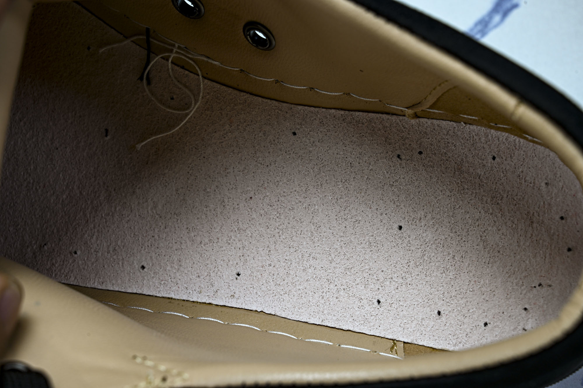 Christian Louboutin 2026新款CL男鞋低帮红底鞋水钻系带运动休闲板鞋莞产版 本法国