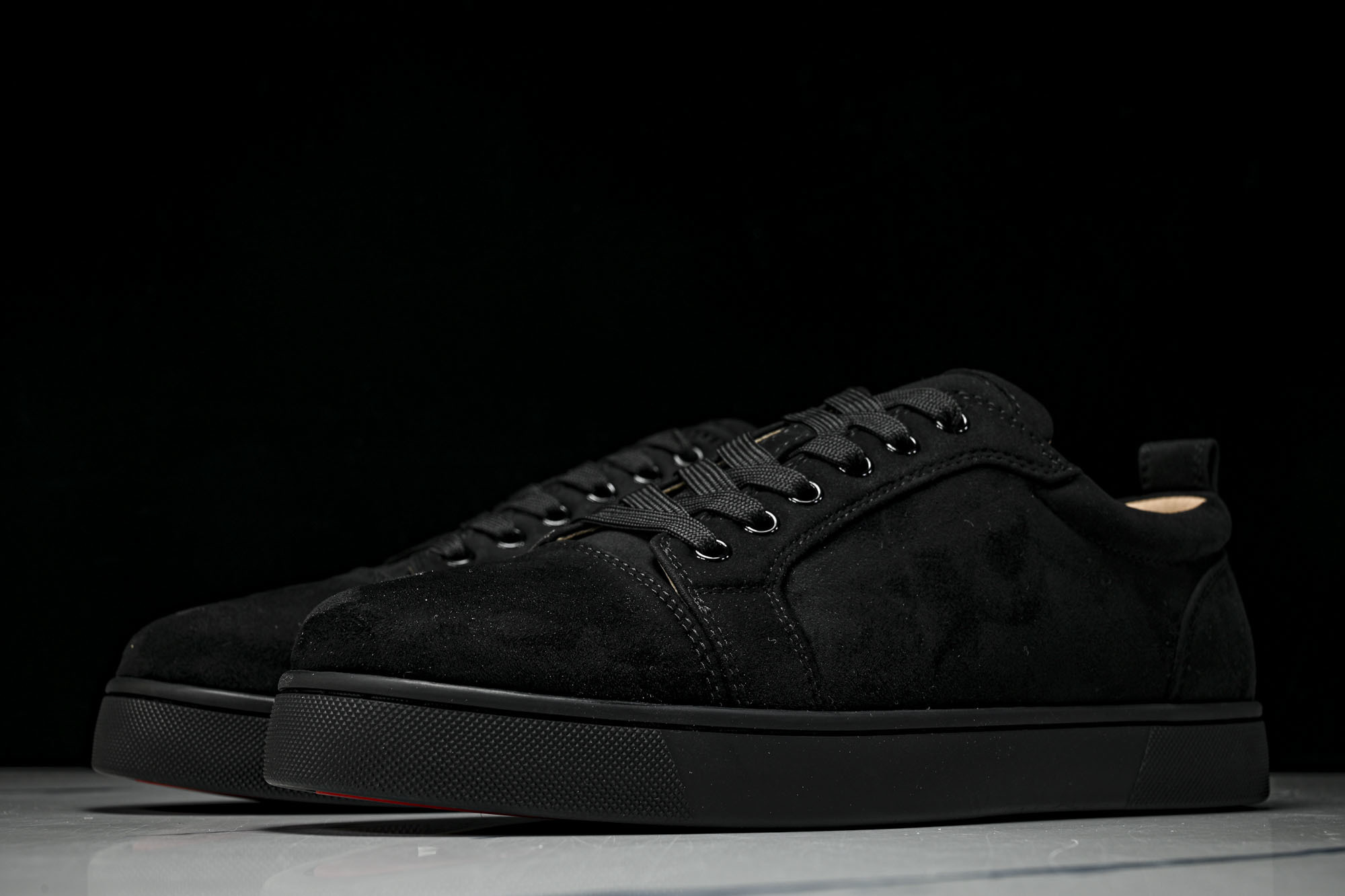 Christian Louboutin 2026新款CL男鞋低帮红底鞋水钻系带运动休闲板鞋莞产版 本法国