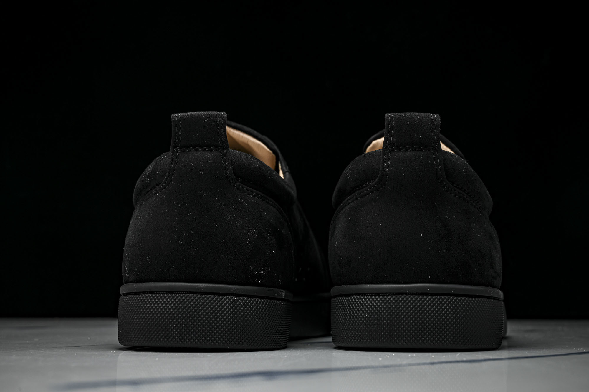 Christian Louboutin 2026新款CL男鞋低帮红底鞋水钻系带运动休闲板鞋莞产版 本法国