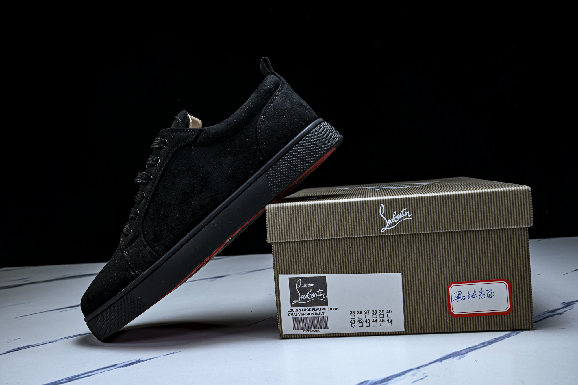 Christian Louboutin 2026新款CL男鞋低帮红底鞋水钻系带运动休闲板鞋莞产版 本法国