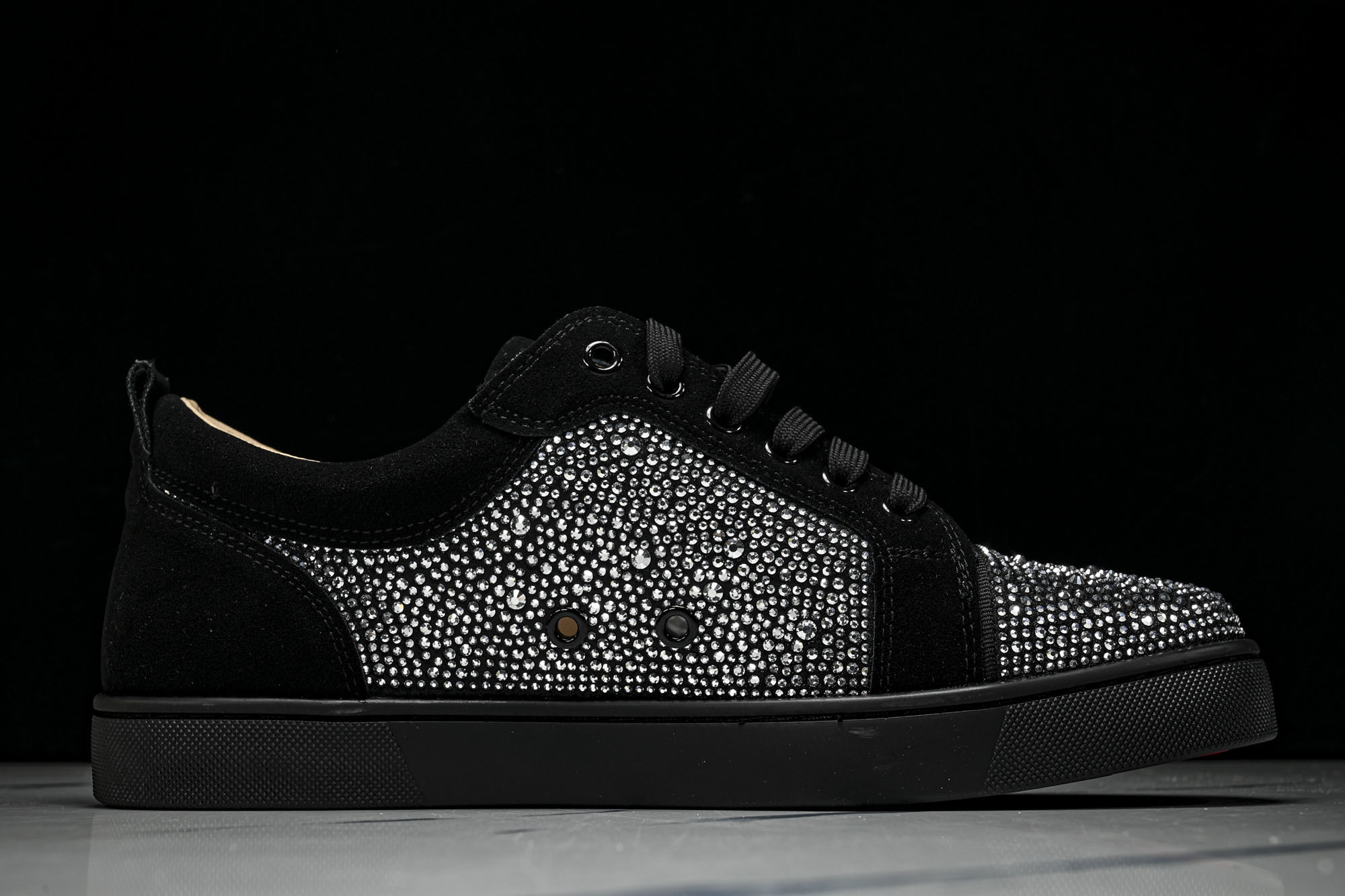 Christian Louboutin 2026新款CL男鞋低帮红底鞋水钻系带运动休闲板鞋莞产版 本法国