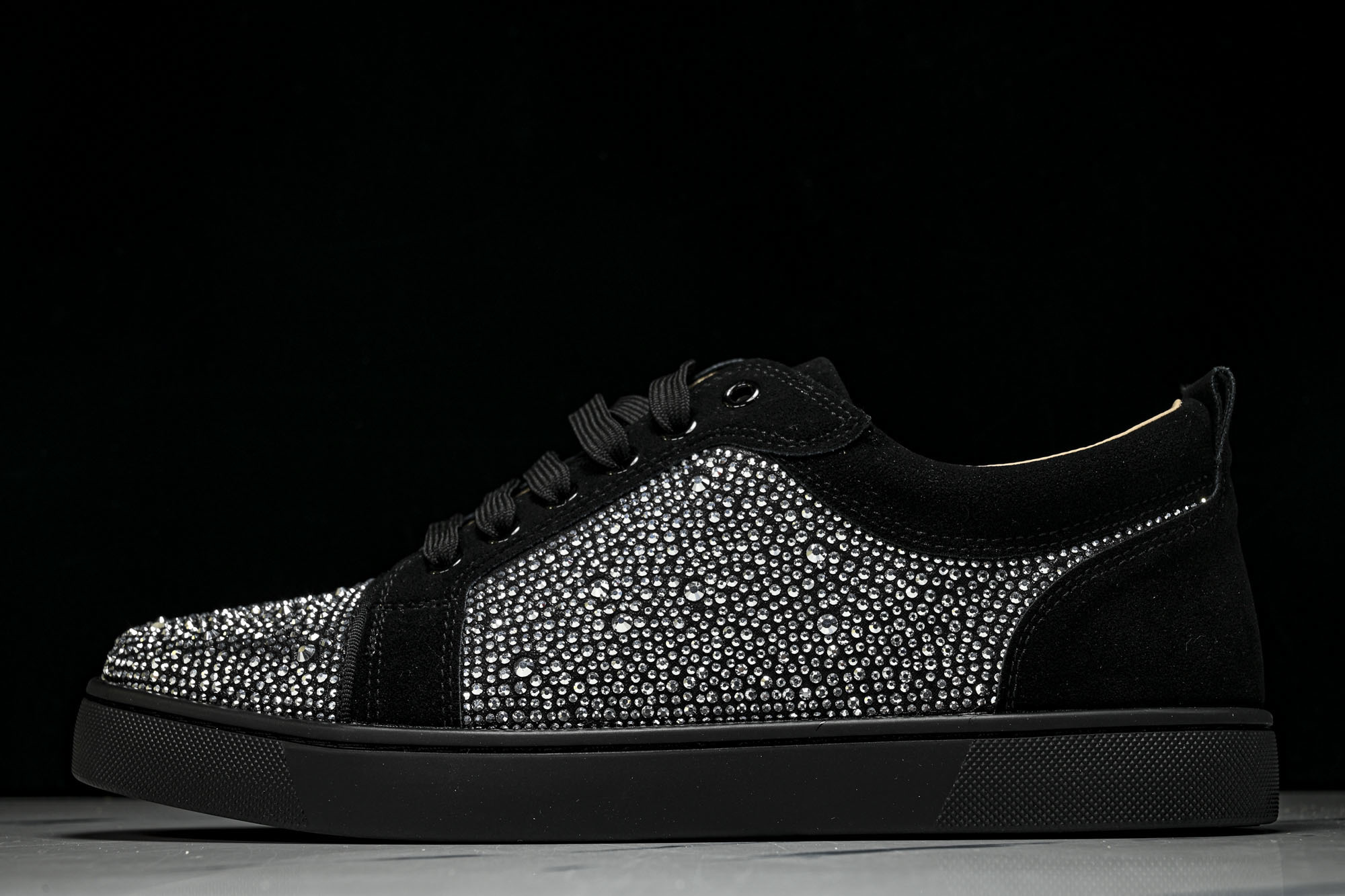 Christian Louboutin 2026新款CL男鞋低帮红底鞋水钻系带运动休闲板鞋莞产版 本法国