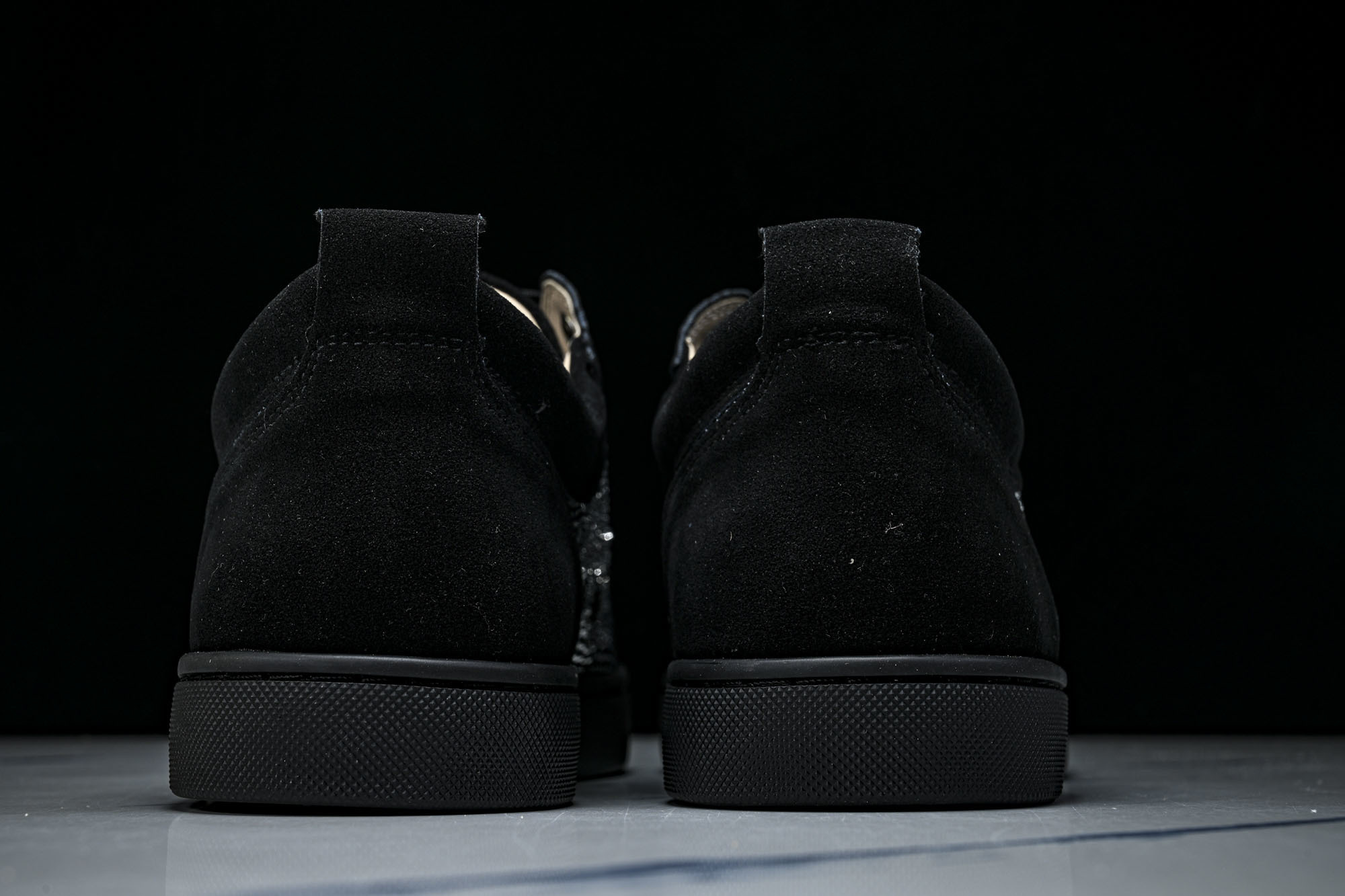 Christian Louboutin 2026新款CL男鞋低帮红底鞋水钻系带运动休闲板鞋莞产版 本法国