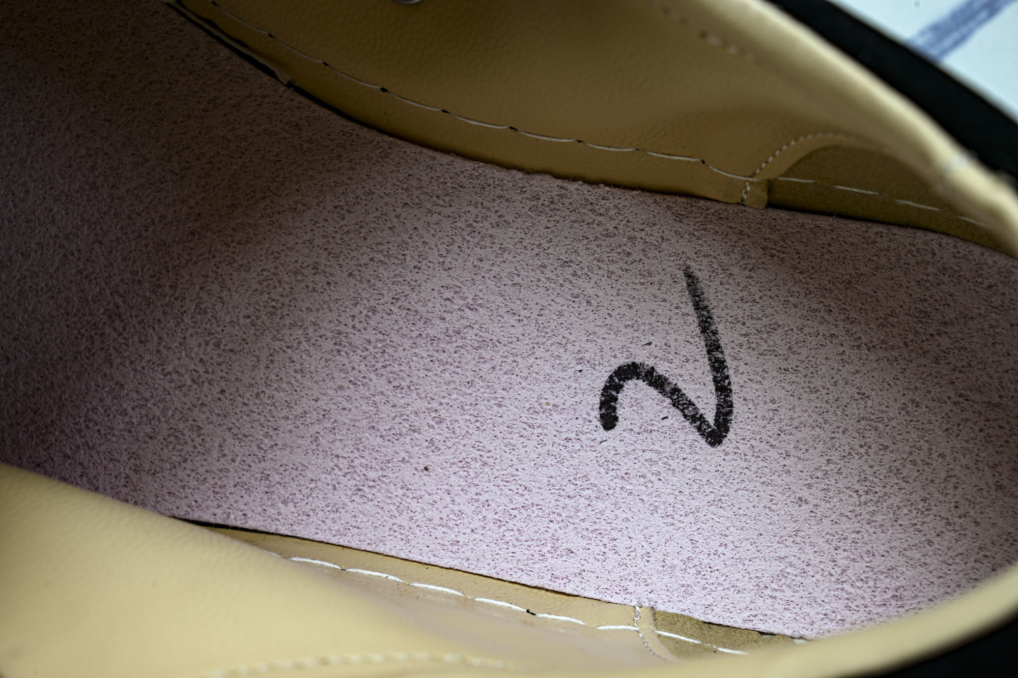 Christian Louboutin 2026新款CL男鞋低帮红底鞋水钻系带运动休闲板鞋莞产版 本法国