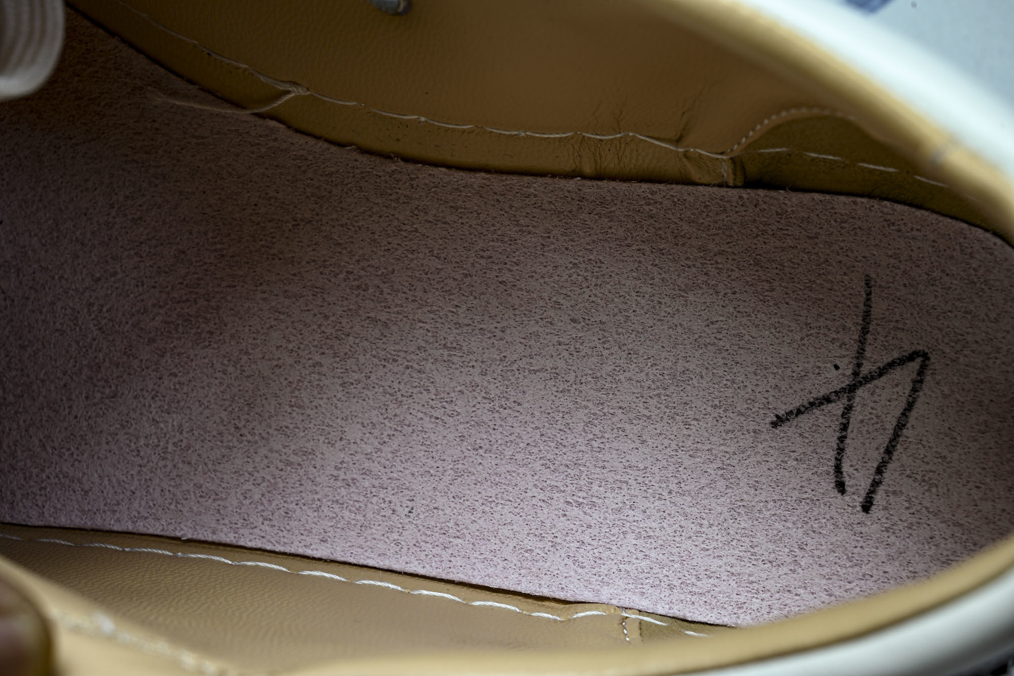 Christian Louboutin 2026新款CL男鞋低帮红底鞋水钻系带运动休闲板鞋莞产版 本法国