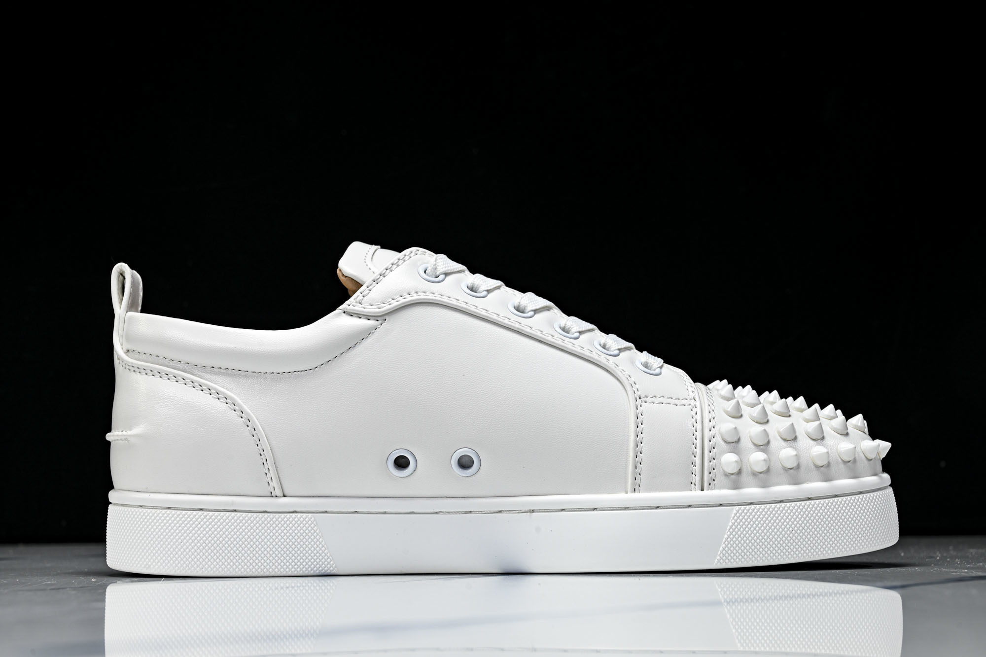 Christian Louboutin 2026新款CL男鞋低帮红底鞋水钻系带运动休闲板鞋莞产版 本法国