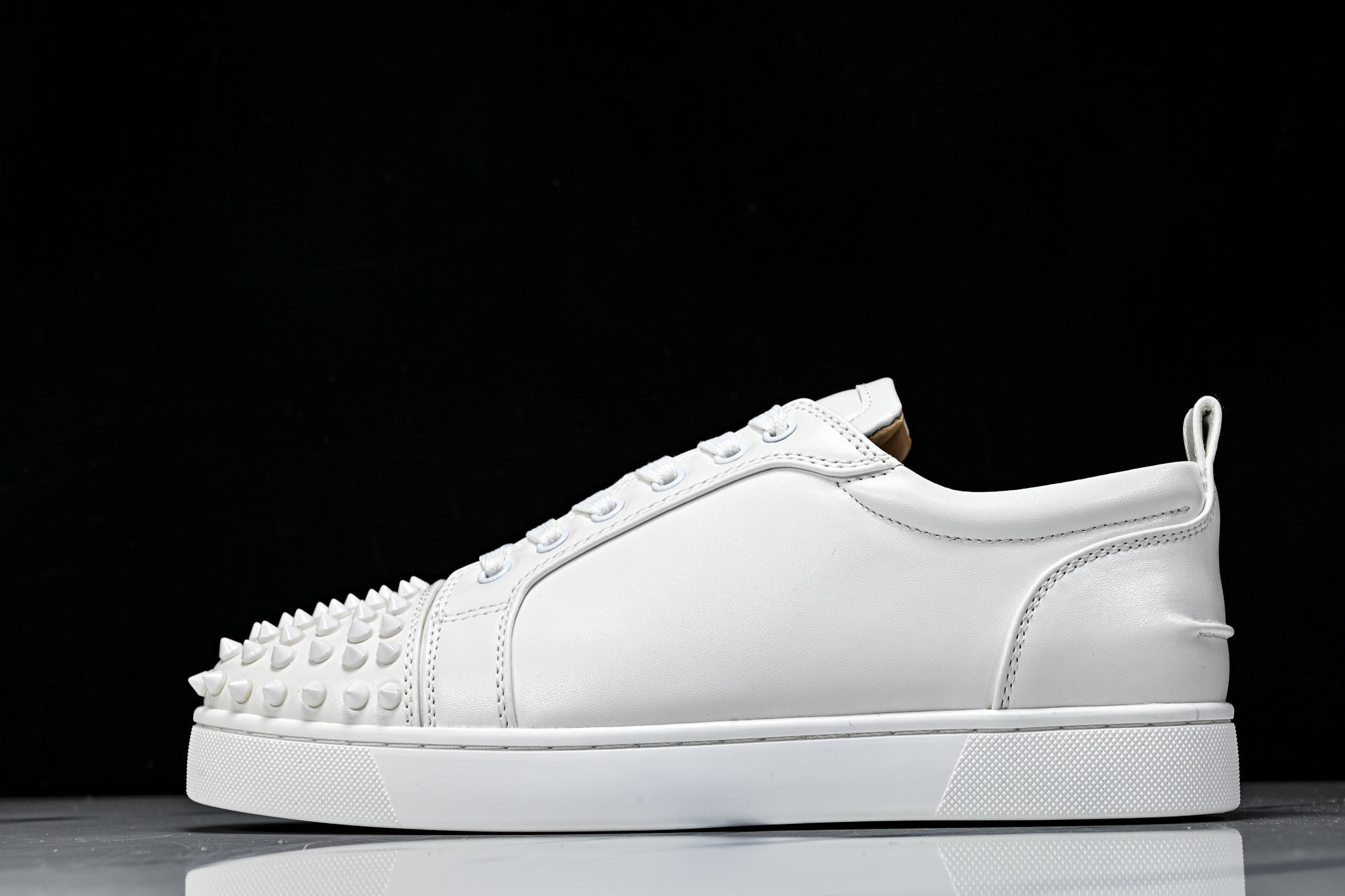 Christian Louboutin 2026新款CL男鞋低帮红底鞋水钻系带运动休闲板鞋莞产版 本法国