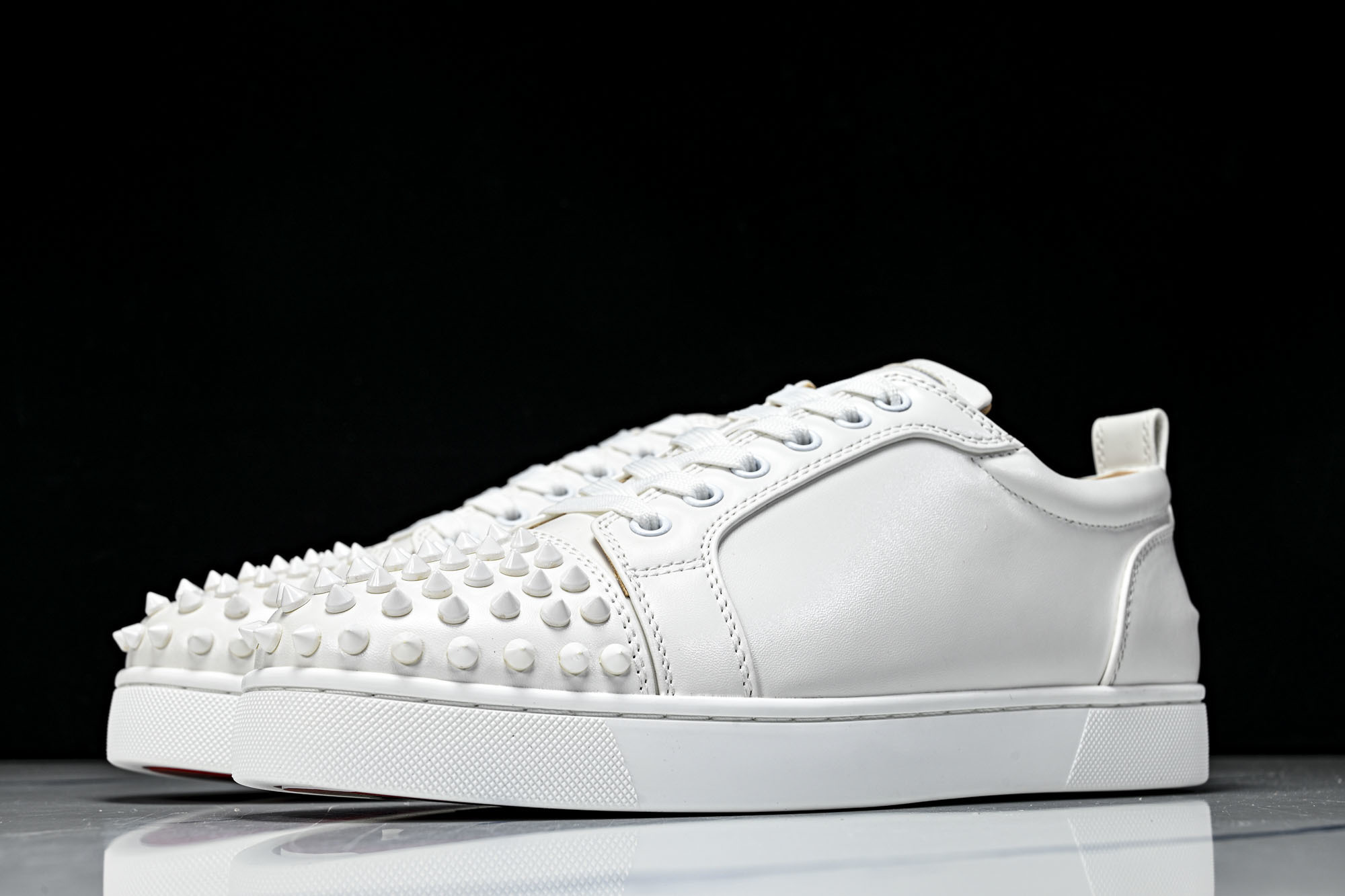 Christian Louboutin 2026新款CL男鞋低帮红底鞋水钻系带运动休闲板鞋莞产版 本法国