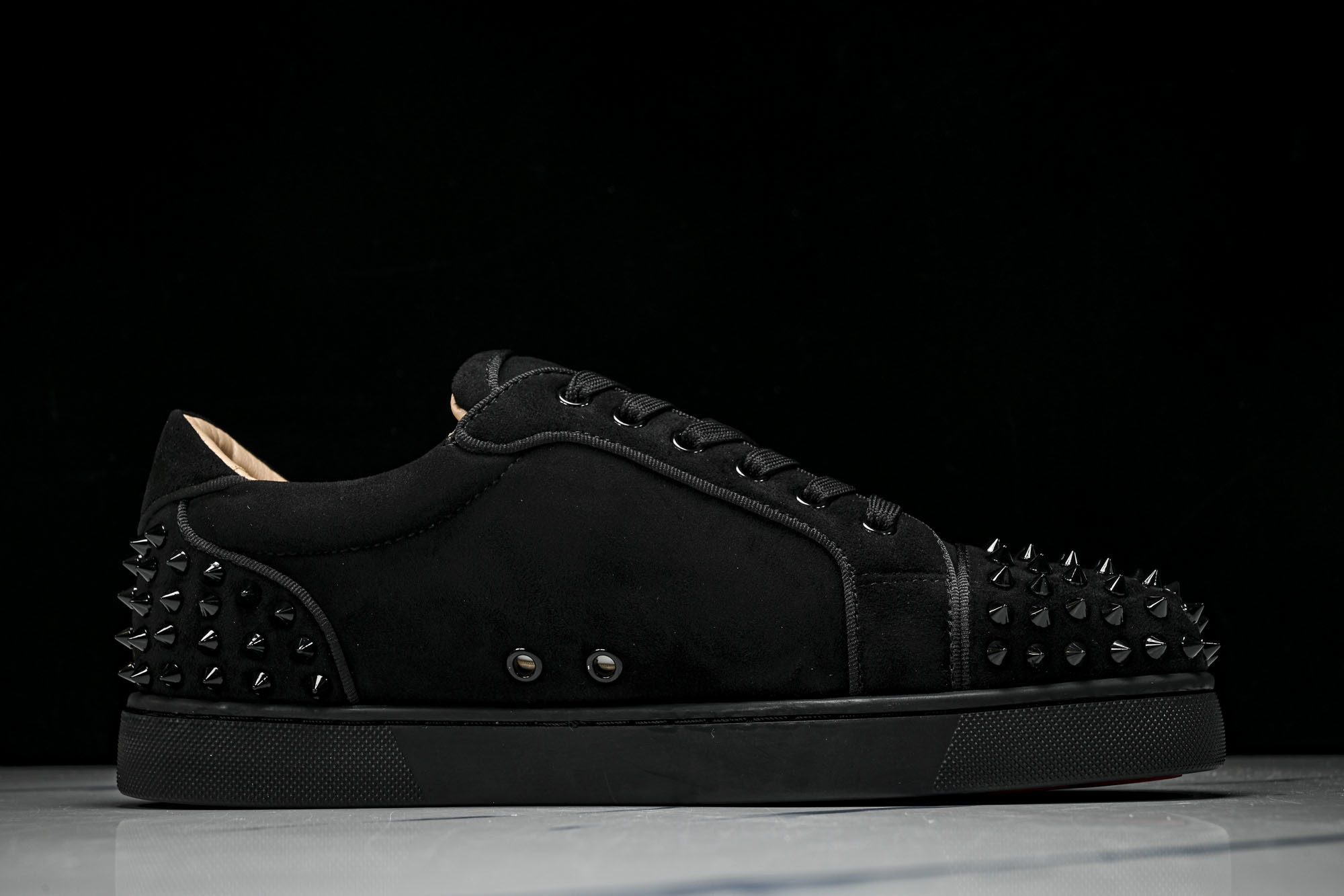 Christian Louboutin 2026新款CL男鞋低帮红底鞋水钻系带运动休闲板鞋莞产版 本法国