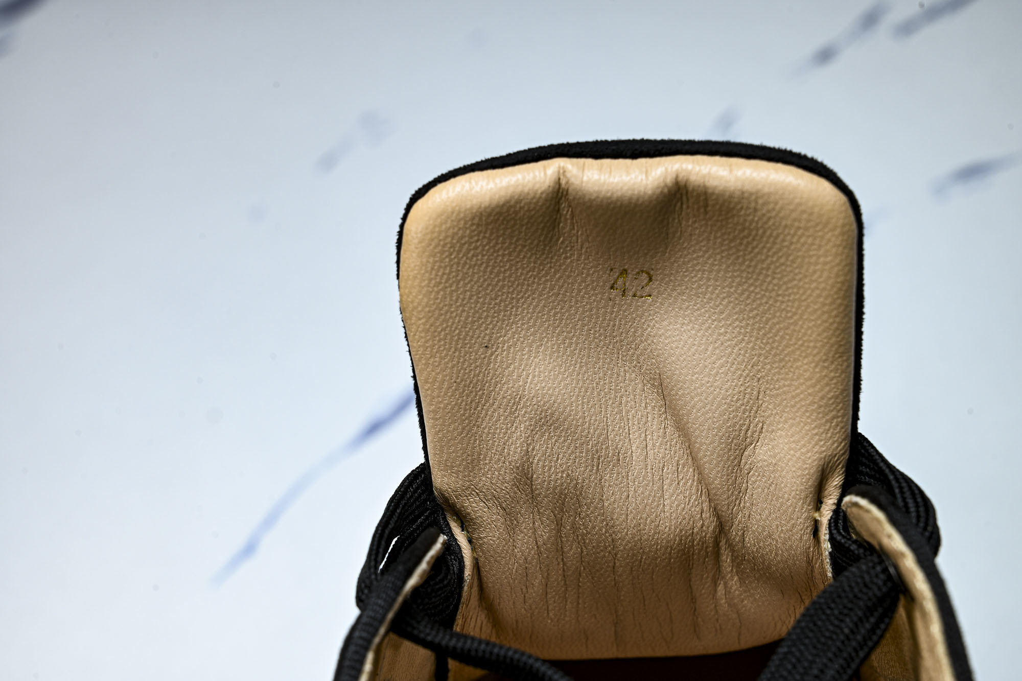 Christian Louboutin 2026新款CL男鞋低帮红底鞋水钻系带运动休闲板鞋莞产版 本法国