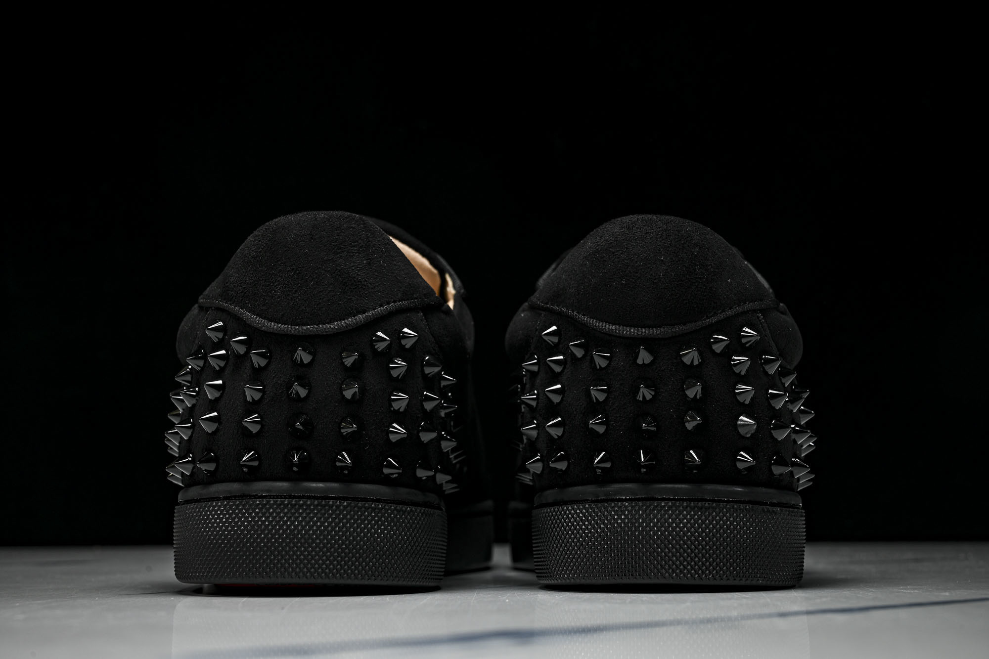 Christian Louboutin 2026新款CL男鞋低帮红底鞋水钻系带运动休闲板鞋莞产版 本法国