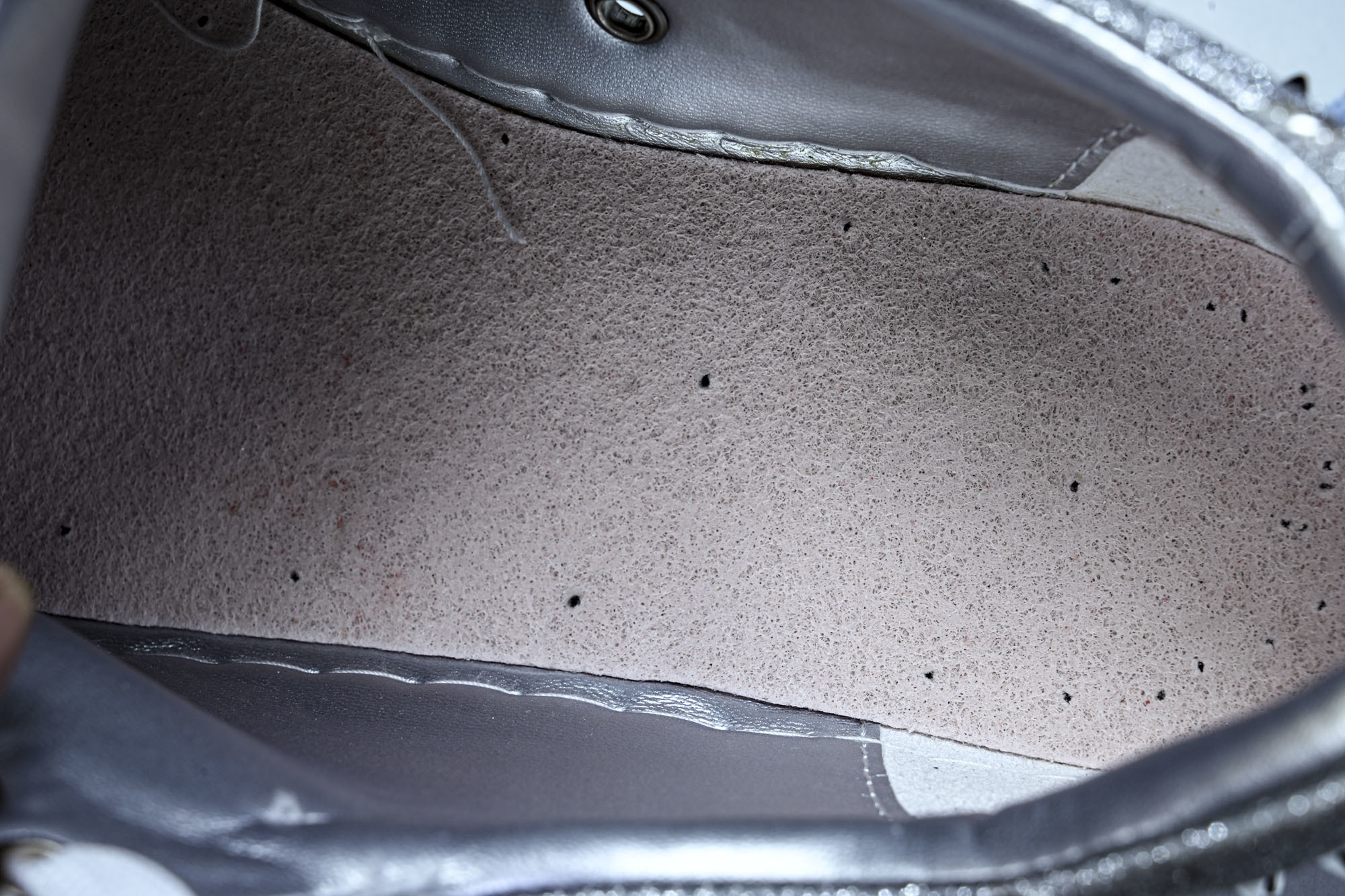 Christian Louboutin 2026新款CL男鞋低帮红底鞋水钻系带运动休闲板鞋莞产版 本法国