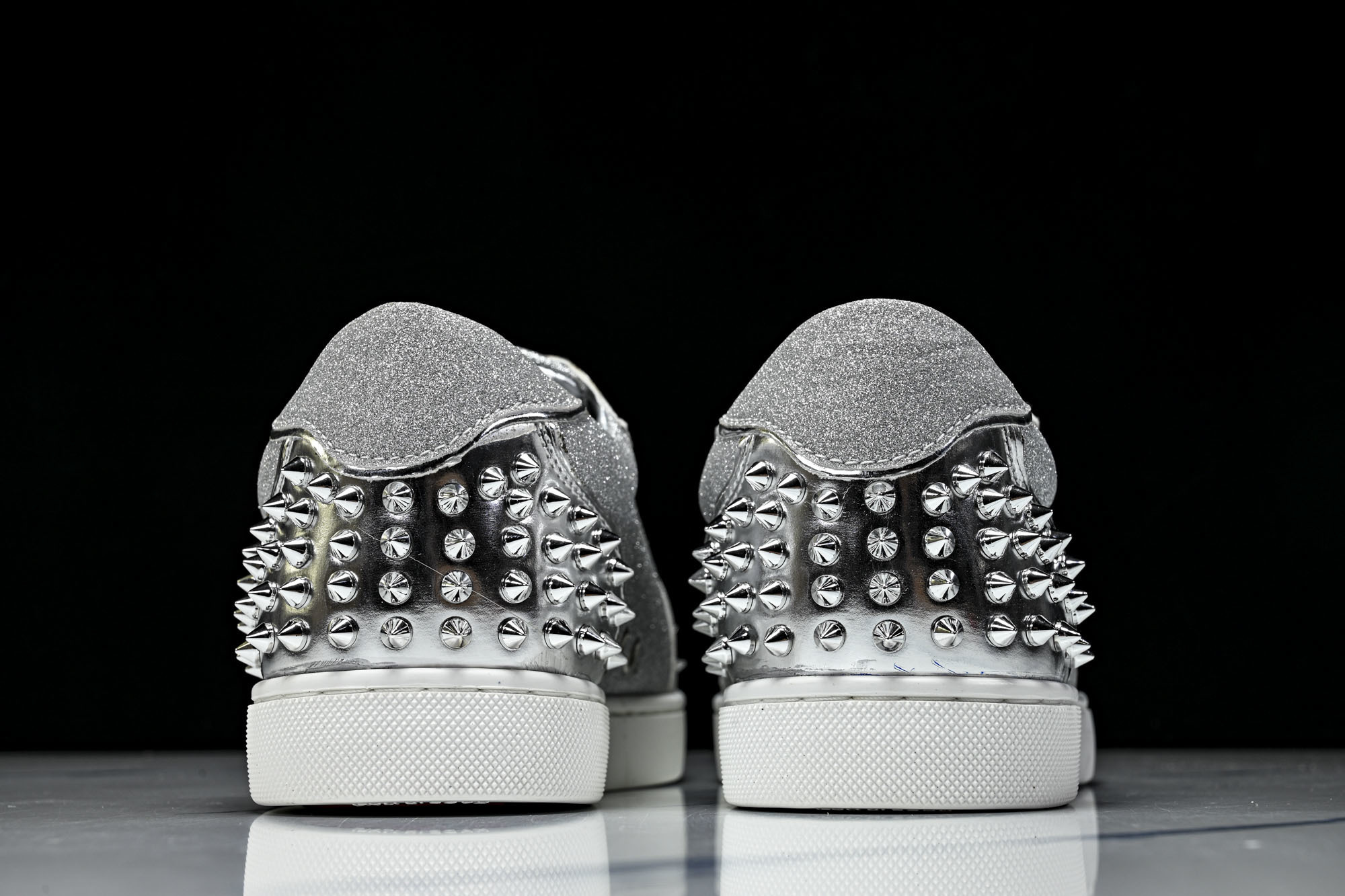 Christian Louboutin 2026新款CL男鞋低帮红底鞋水钻系带运动休闲板鞋莞产版 本法国