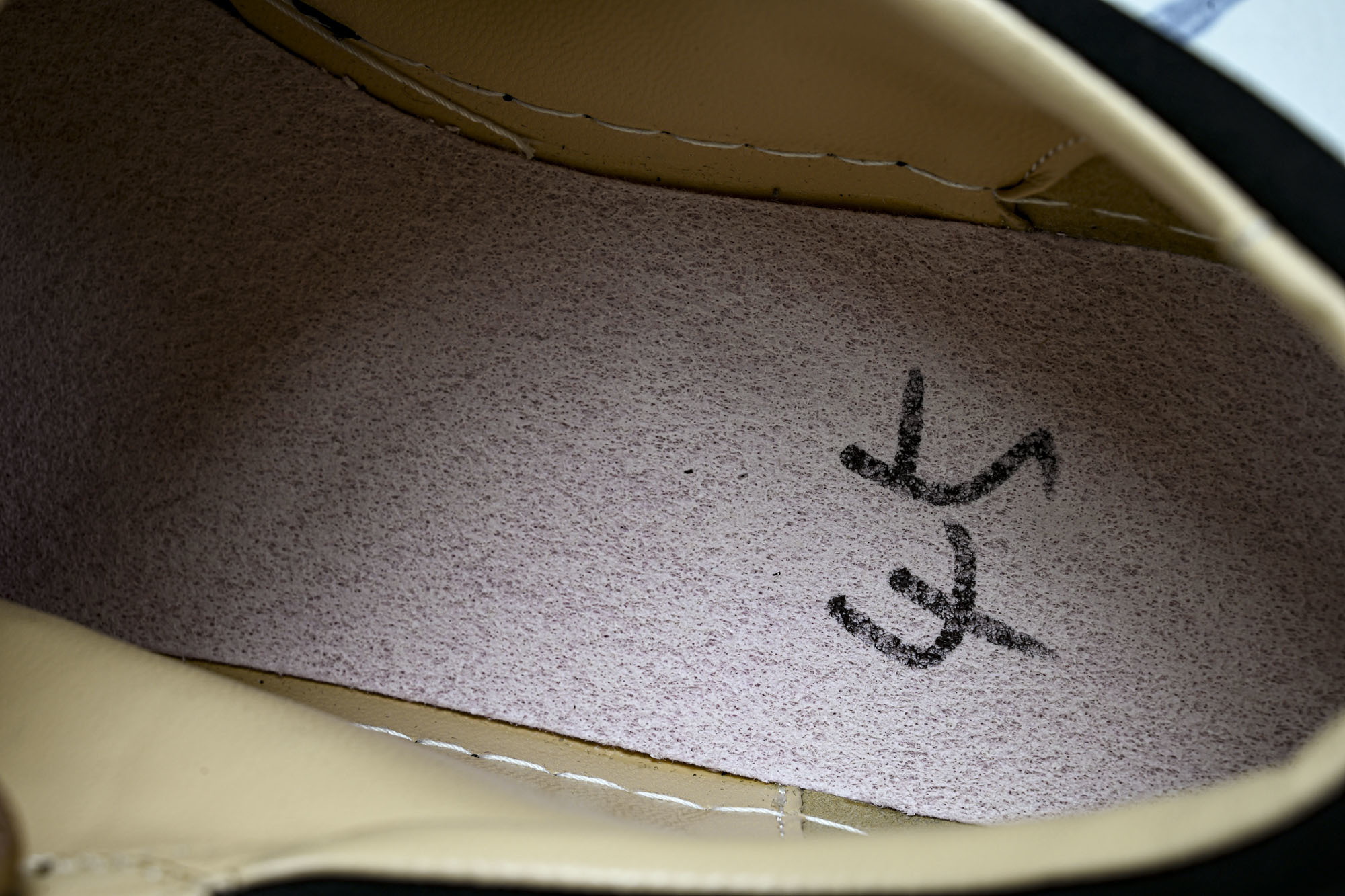 Christian Louboutin 2026新款CL男鞋低帮红底鞋水钻系带运动休闲板鞋莞产版 本法国