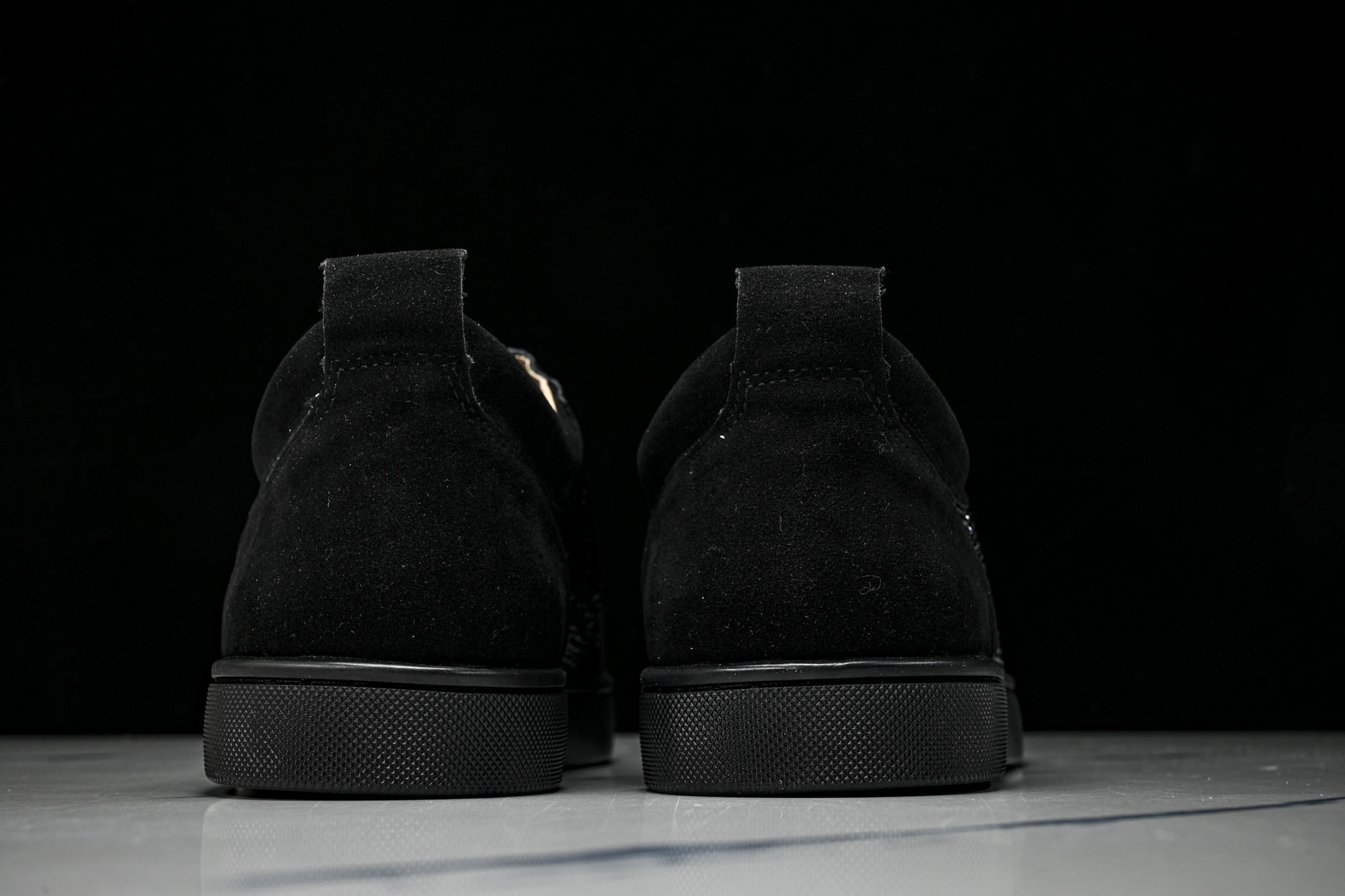 Christian Louboutin 2026新款CL男鞋低帮红底鞋水钻系带运动休闲板鞋莞产版 本法国