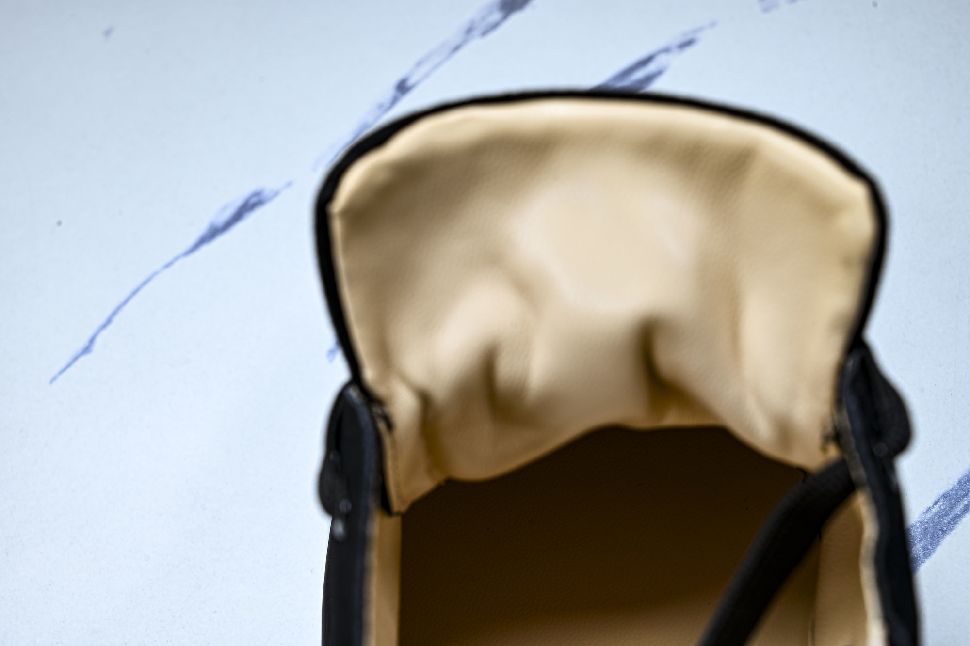 Christian Louboutin 2026新款CL男鞋低帮红底鞋水钻系带运动休闲板鞋莞产版 本法国