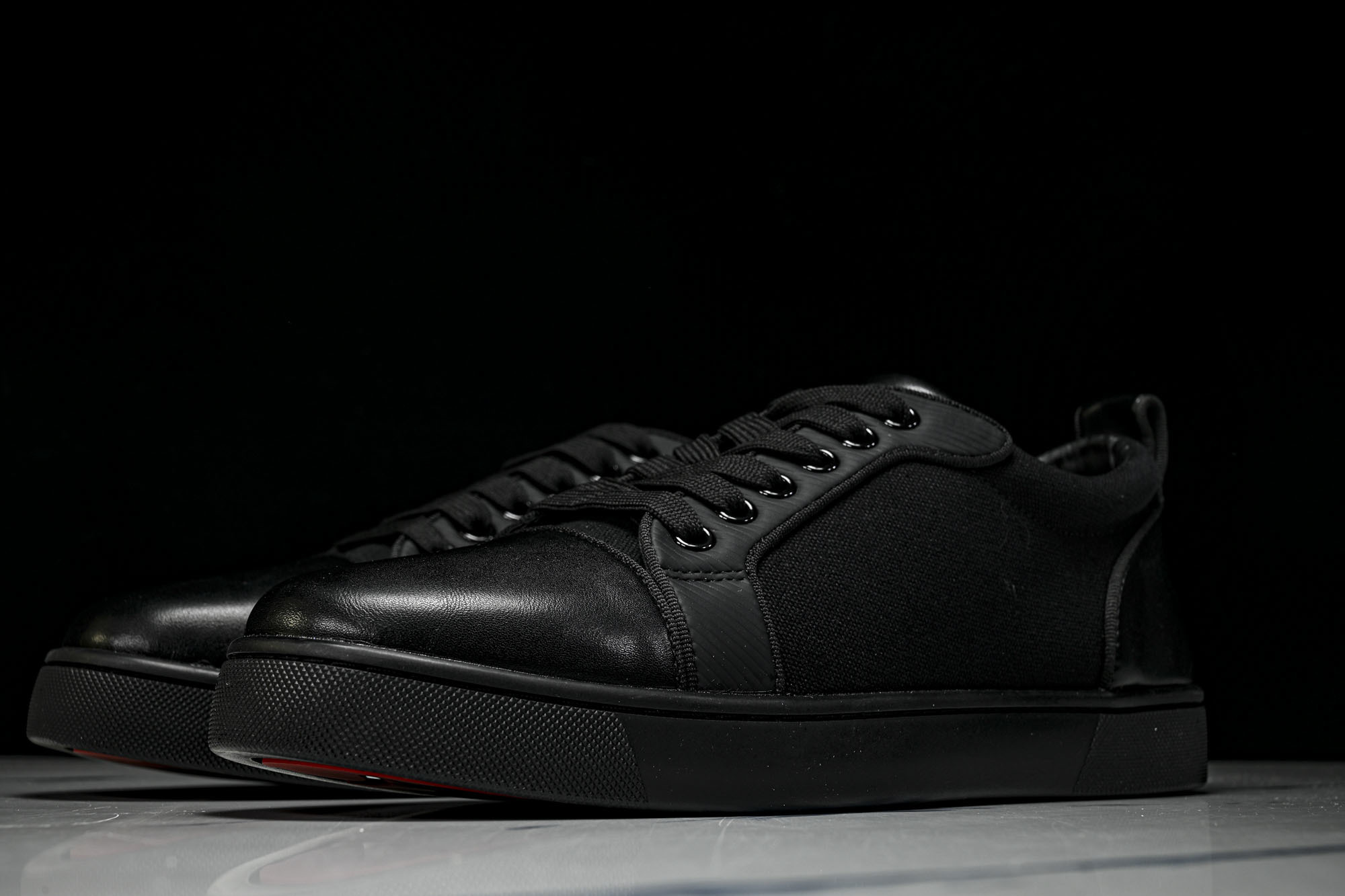 Christian Louboutin 2026新款CL男鞋低帮红底鞋水钻系带运动休闲板鞋莞产版 本法国