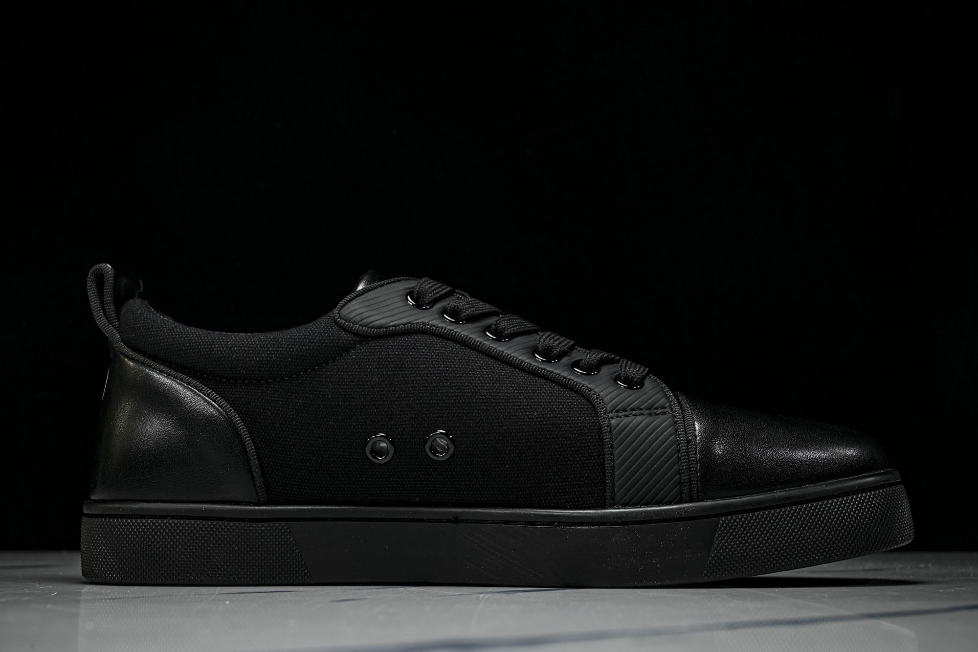 Christian Louboutin 2026新款CL男鞋低帮红底鞋水钻系带运动休闲板鞋莞产版 本法国