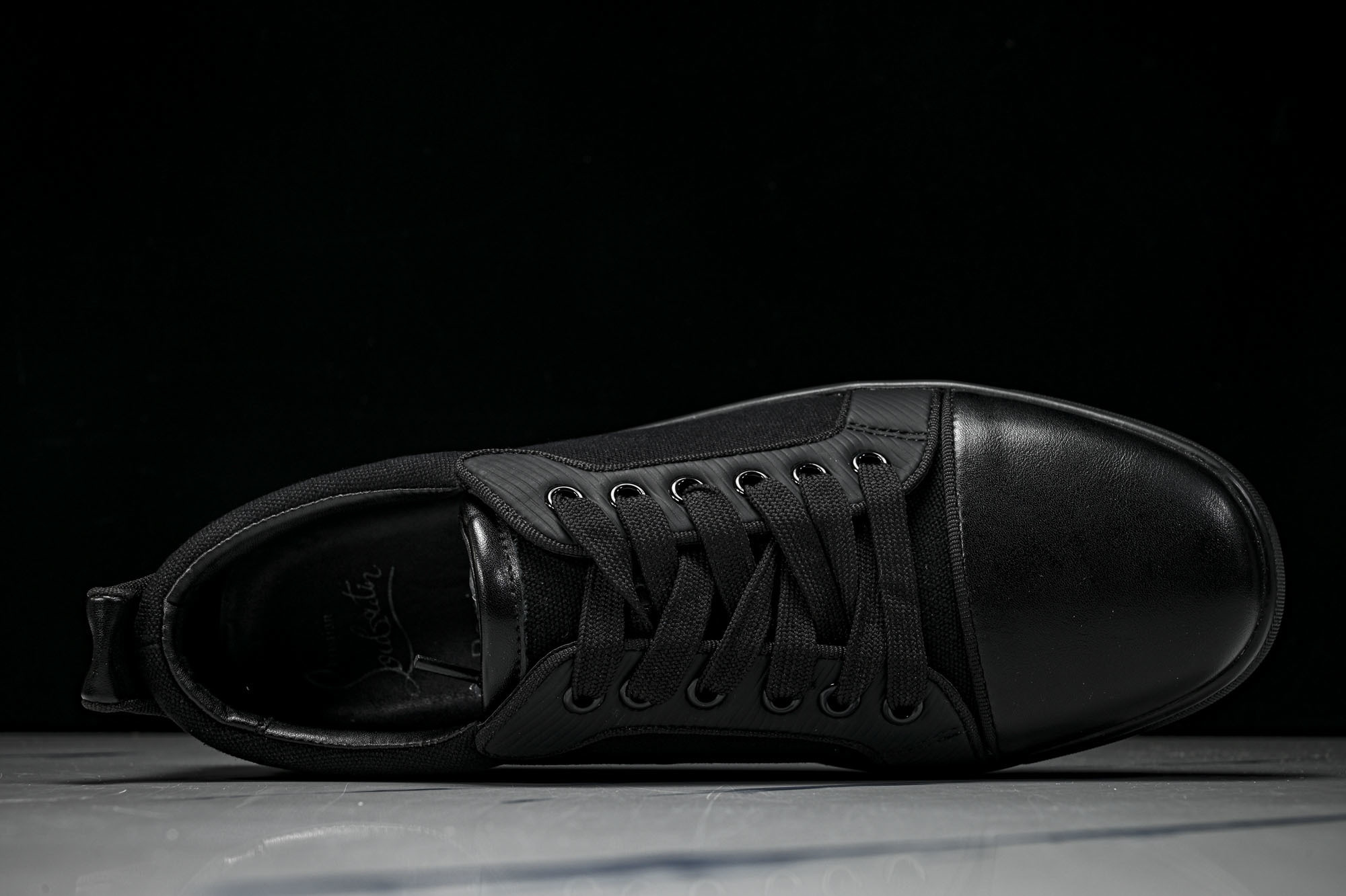 Christian Louboutin 2026新款CL男鞋低帮红底鞋水钻系带运动休闲板鞋莞产版 本法国