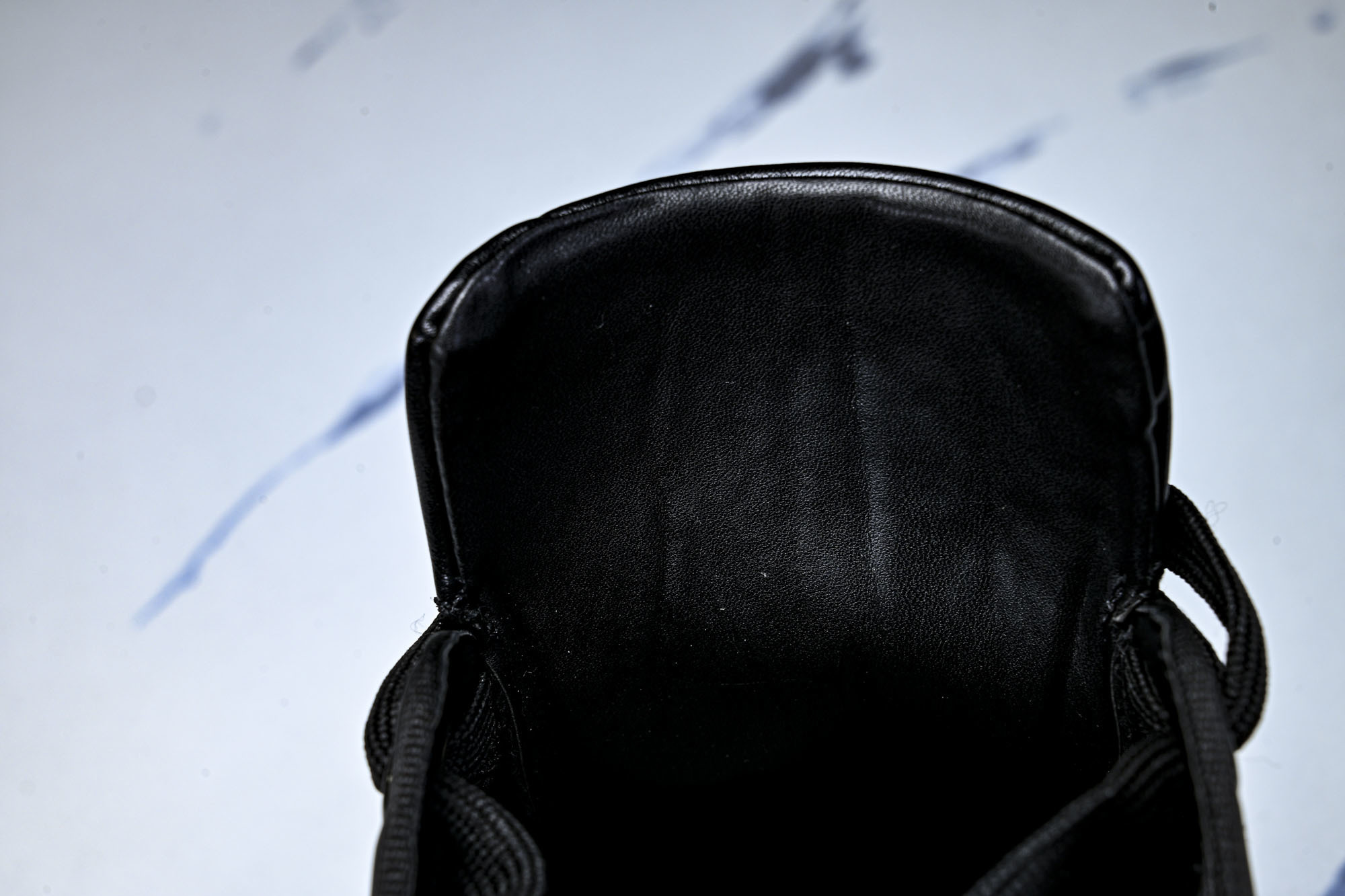 Christian Louboutin 2026新款CL男鞋低帮红底鞋水钻系带运动休闲板鞋莞产版 本法国