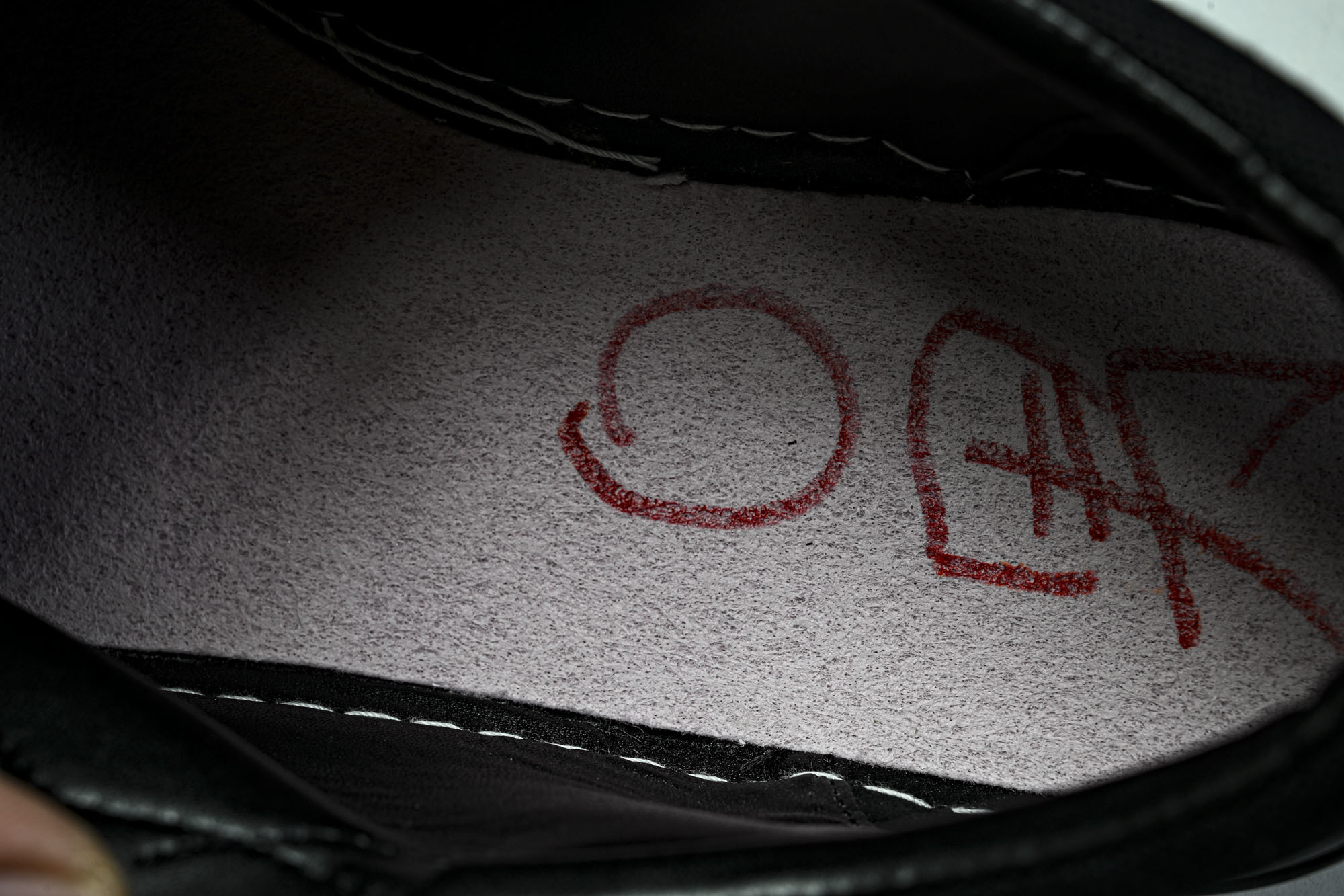 Christian Louboutin 2026新款CL男鞋低帮红底鞋水钻系带运动休闲板鞋莞产版 本法国