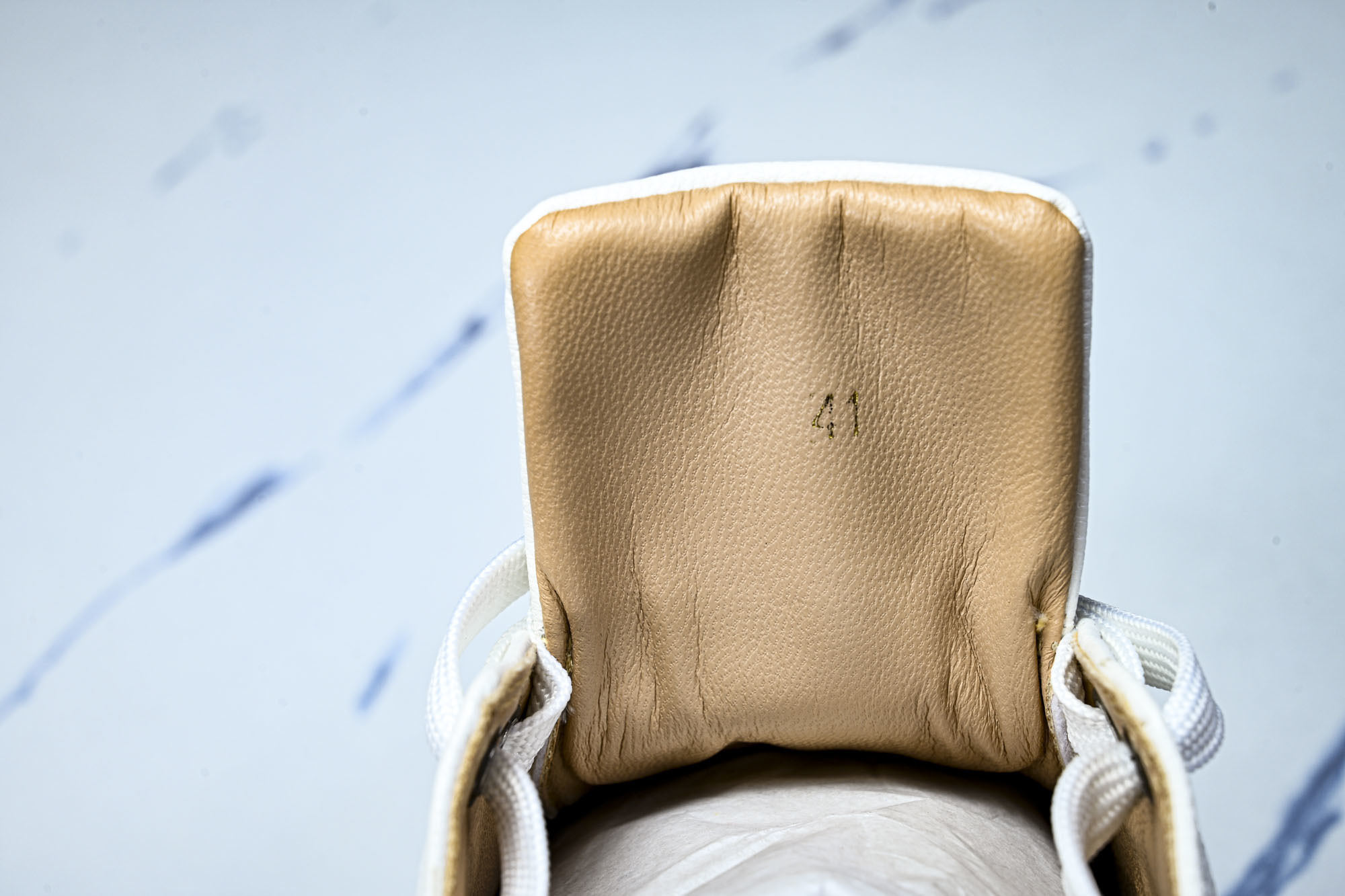 Christian Louboutin 2026新款CL男鞋低帮红底鞋水钻系带运动休闲板鞋莞产版 本法国