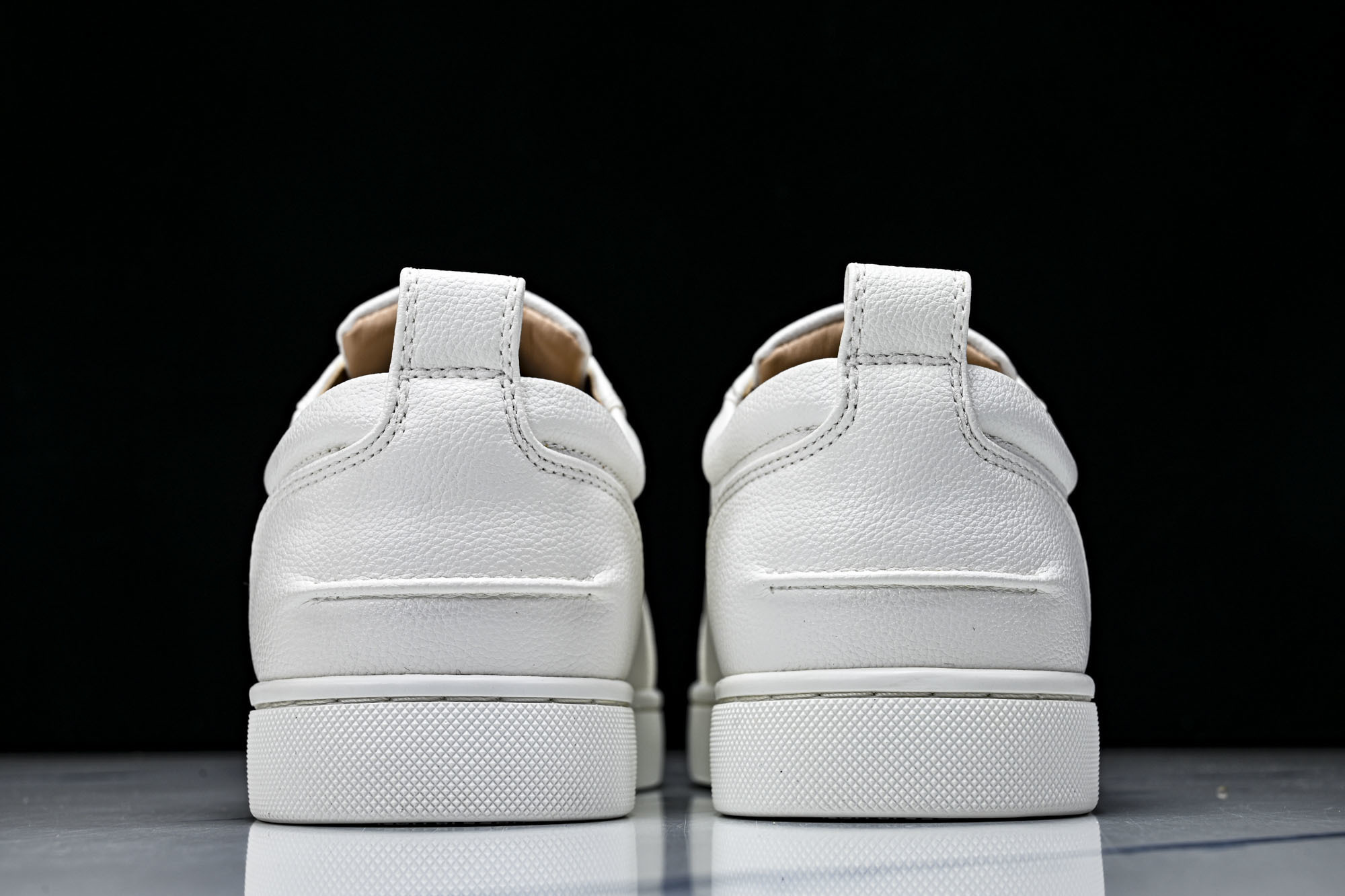 Christian Louboutin 2026新款CL男鞋低帮红底鞋水钻系带运动休闲板鞋莞产版 本法国