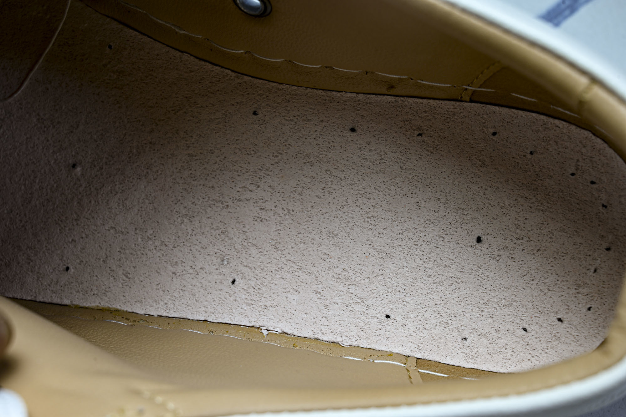 Christian Louboutin 2026新款CL男鞋低帮红底鞋水钻系带运动休闲板鞋莞产版 本法国