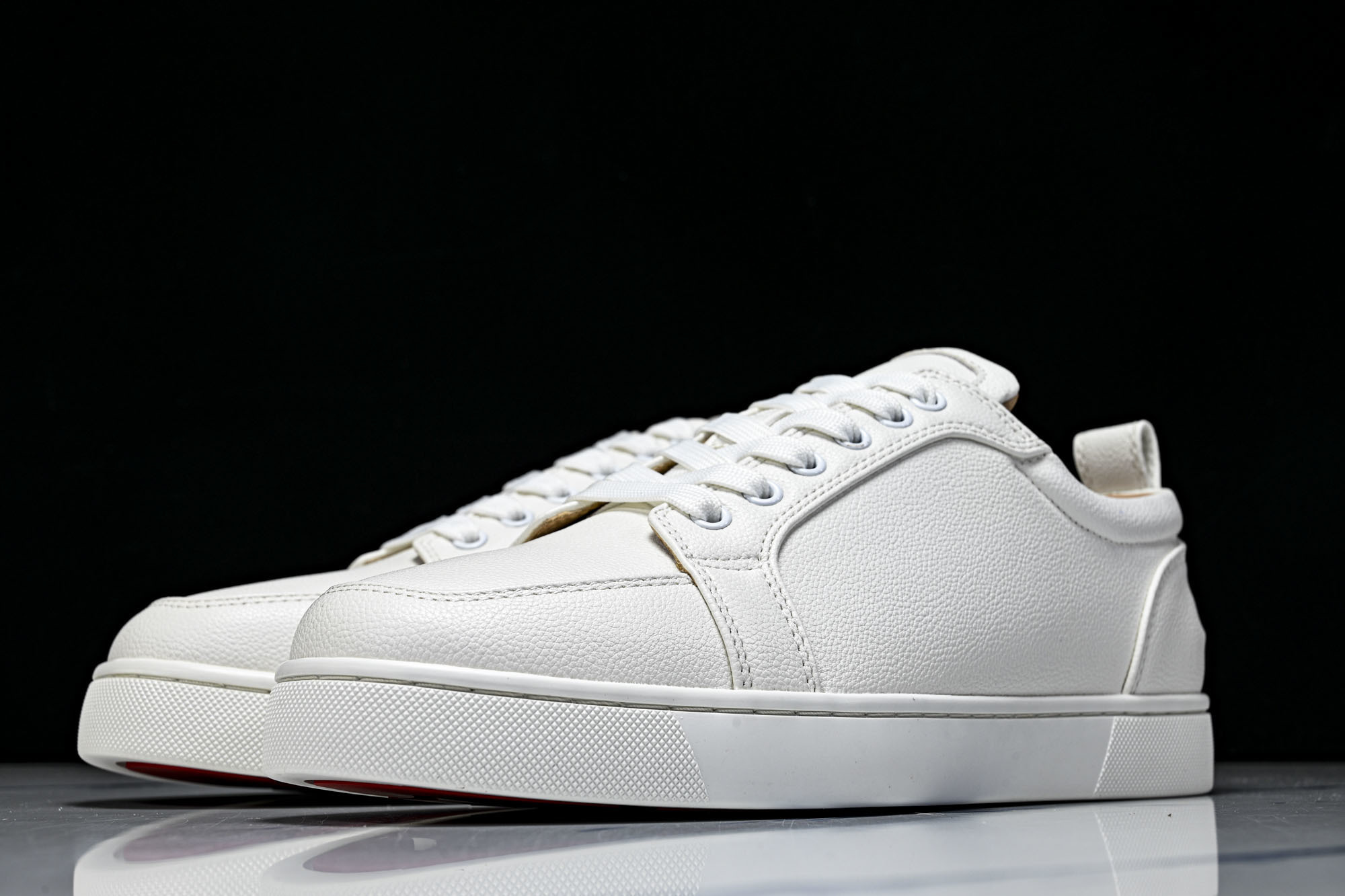 Christian Louboutin 2026新款CL男鞋低帮红底鞋水钻系带运动休闲板鞋莞产版 本法国