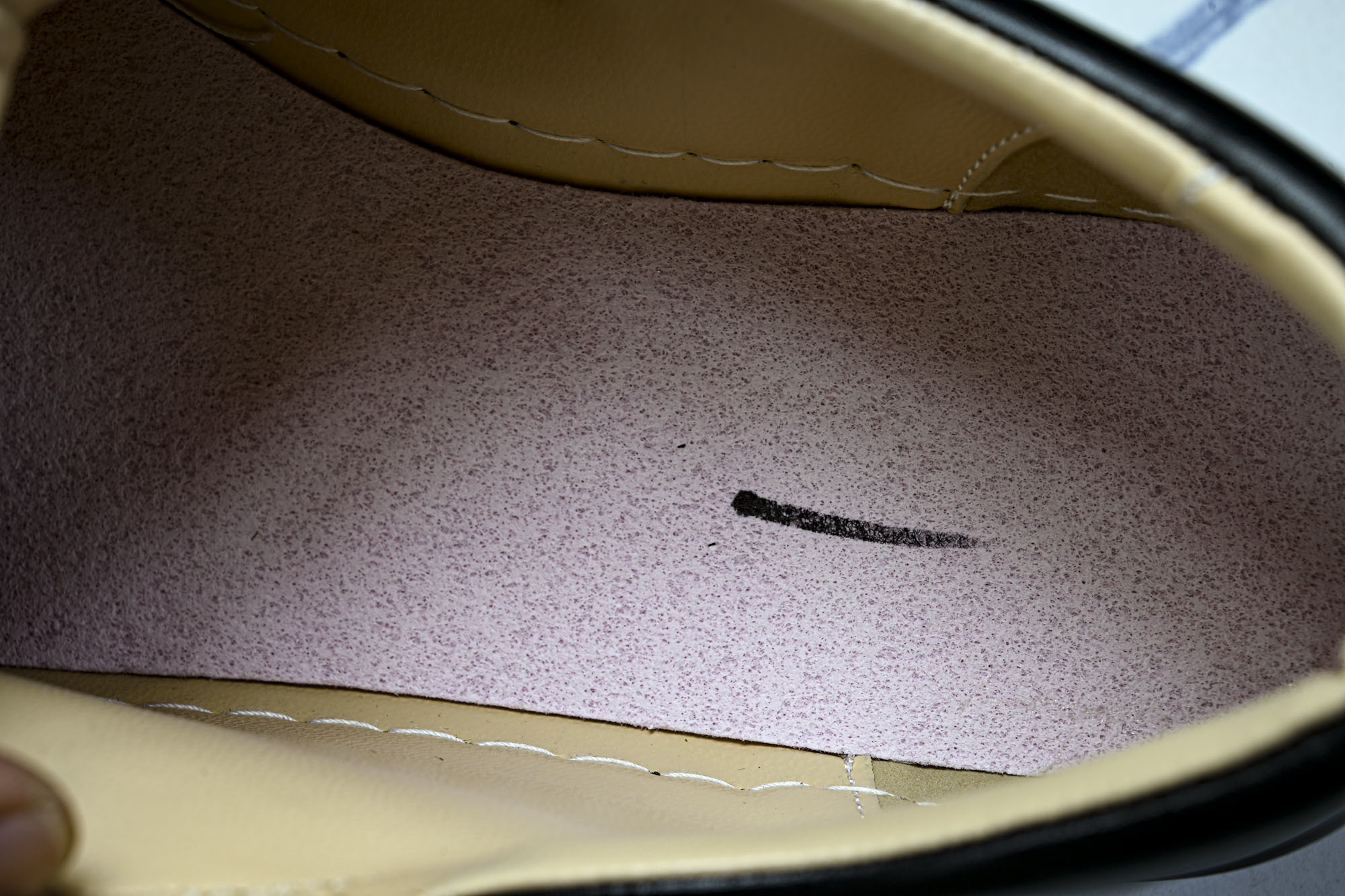 Christian Louboutin 2026新款CL男鞋低帮红底鞋水钻系带运动休闲板鞋莞产版 本法国