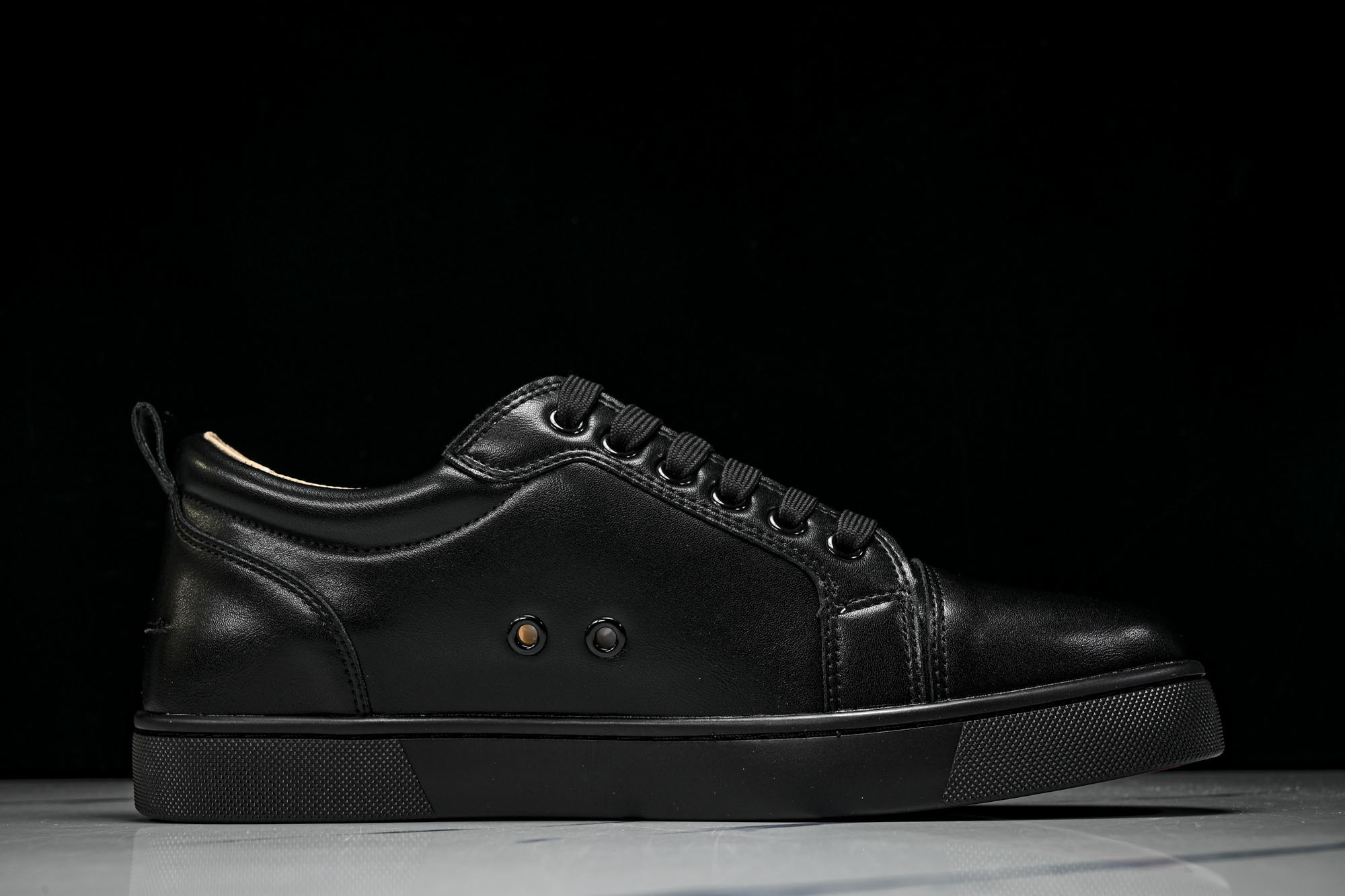 Christian Louboutin 2026新款CL男鞋低帮红底鞋水钻系带运动休闲板鞋莞产版 本法国