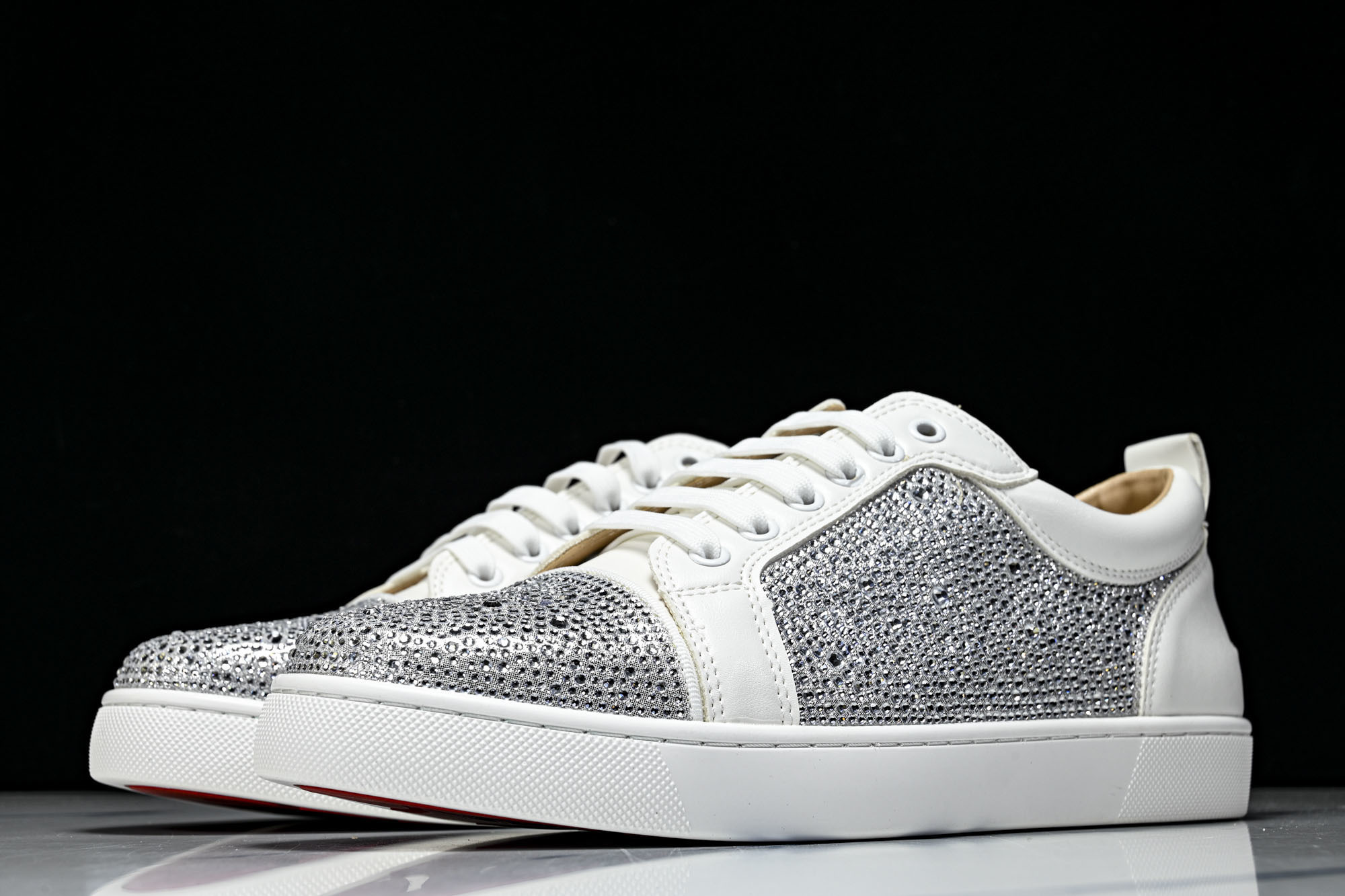 Christian Louboutin 2026新款CL男鞋低帮红底鞋水钻系带运动休闲板鞋莞产版 本法国