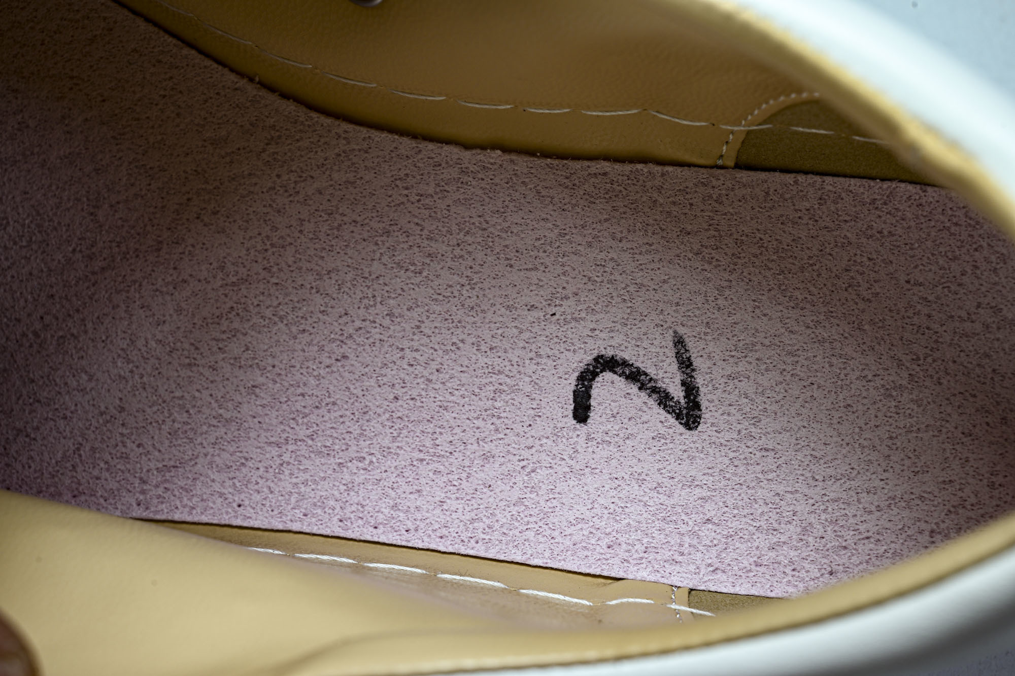 Christian Louboutin 2026新款CL男鞋低帮红底鞋水钻系带运动休闲板鞋莞产版 本法国