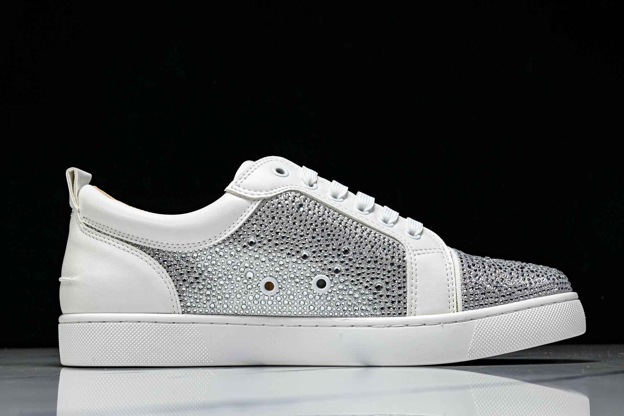 Christian Louboutin 2026新款CL男鞋低帮红底鞋水钻系带运动休闲板鞋莞产版 本法国