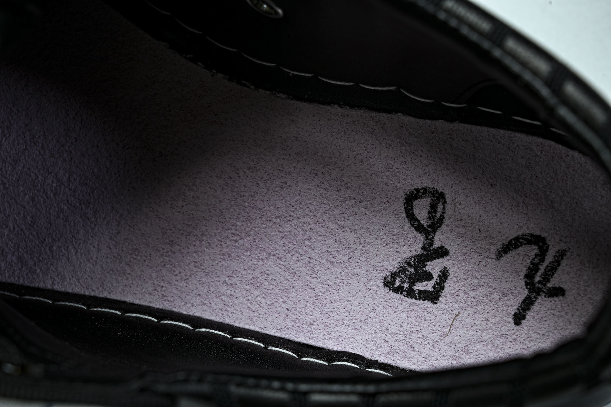 Christian Louboutin 2026新款CL男鞋低帮红底鞋水钻系带运动休闲板鞋莞产版 本法国